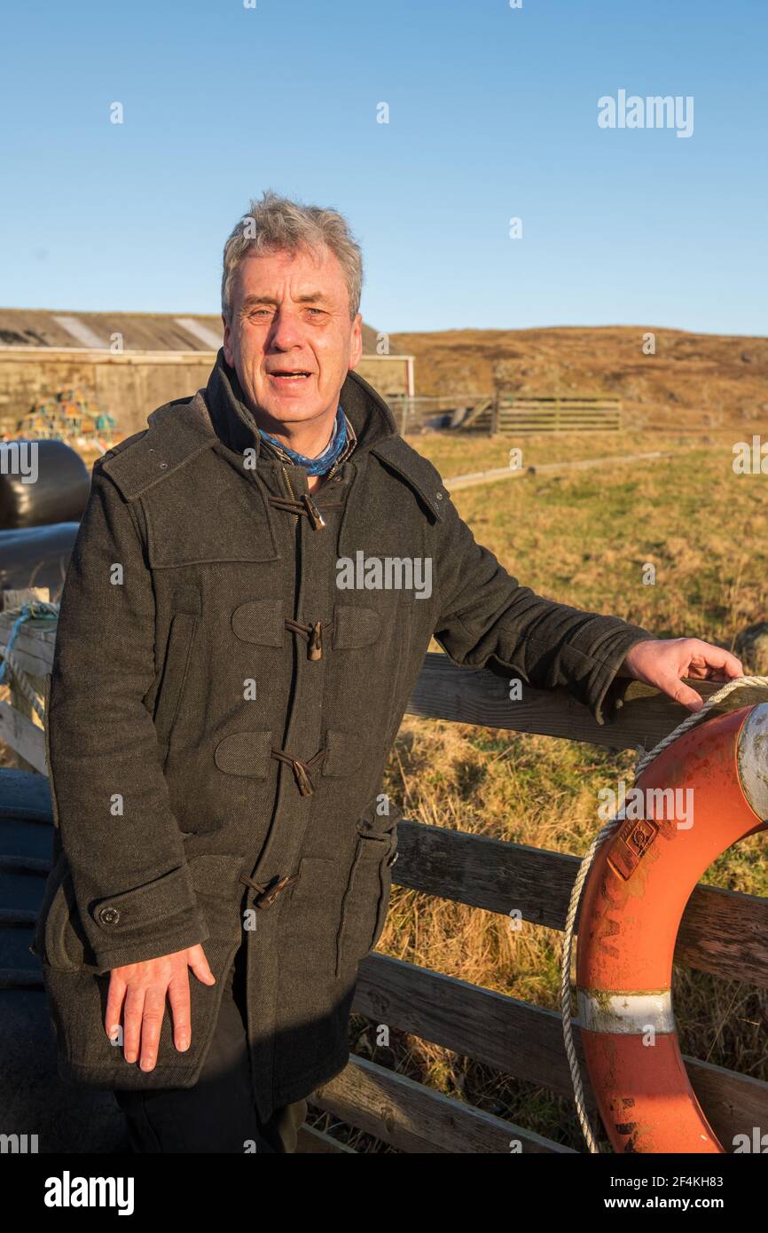 Donald S Murray Scottish autore nella sua casa a Shetland Nato a Ness nell'isola di Lewis scrittore di Guga Hunters e in un velo di Mist Foto Stock