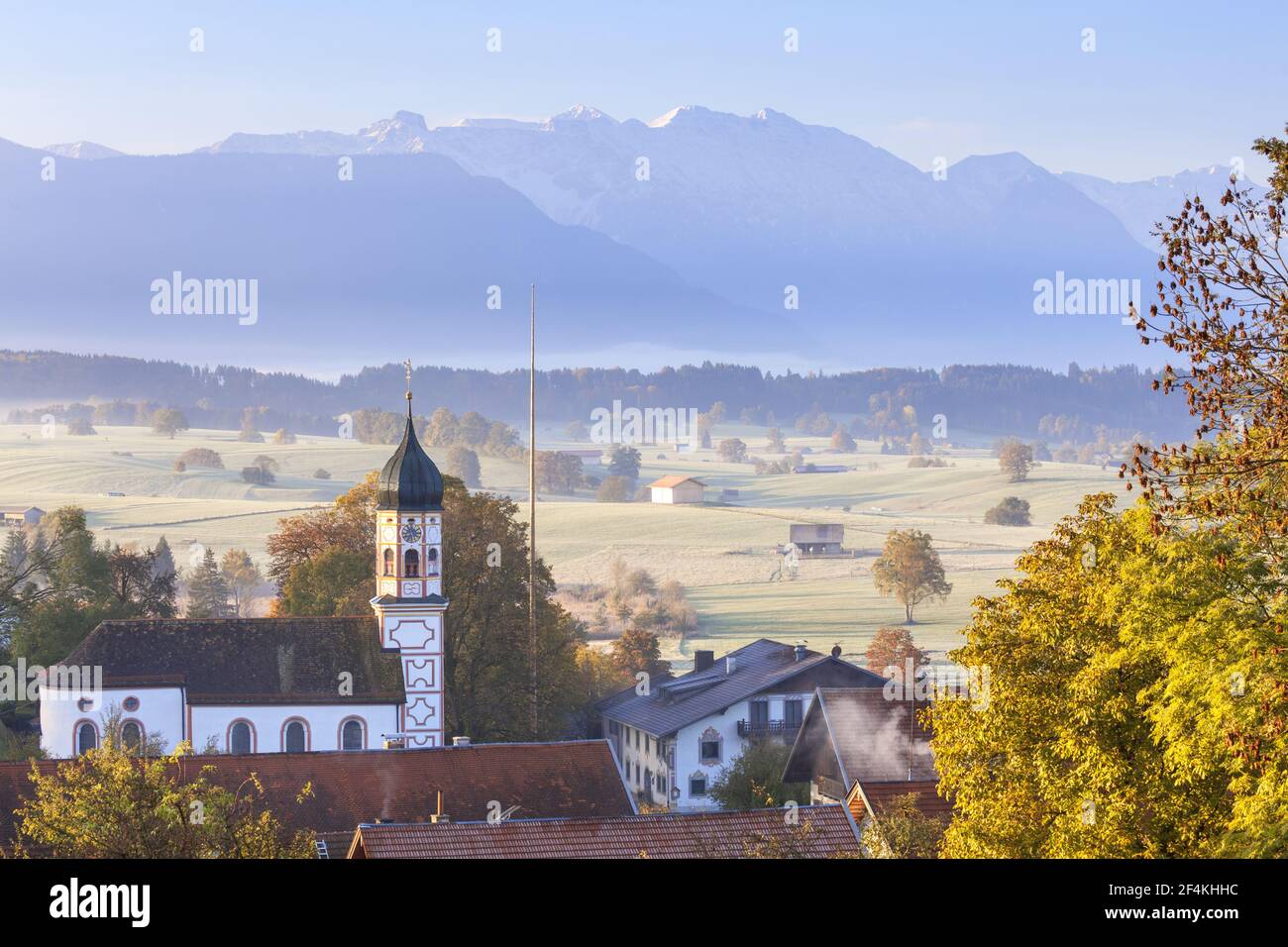 Geografia / viaggio, Germania, Baviera, lago Rieg (Riegsee), chiesa parrocchiale cattolica San Giorgio in Aidlin, diritti aggiuntivi-clearance-Info-non-disponibile Foto Stock
