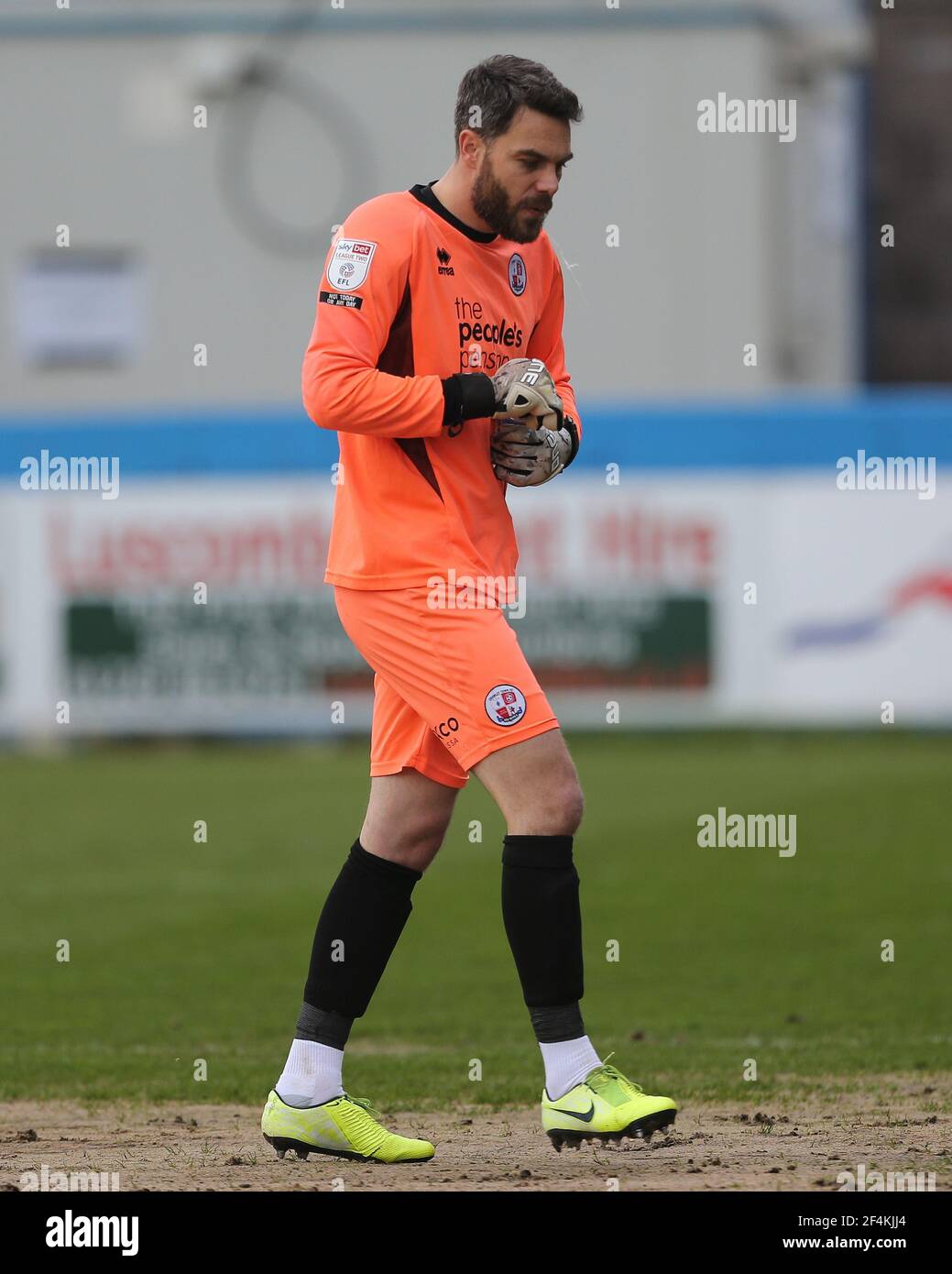 BARROW A FURNESS, REGNO UNITO. 20 MARZO: Glenn Morris di Crawley Town durante la partita Sky Bet League 2 tra Barrow e Crawley Town alla Holker Street, Barrow-in-Furness sabato 20 Marzo 2021. (Credit: Mark Fletcher | MI News) Credit: MI News & Sport /Alamy Live News Foto Stock