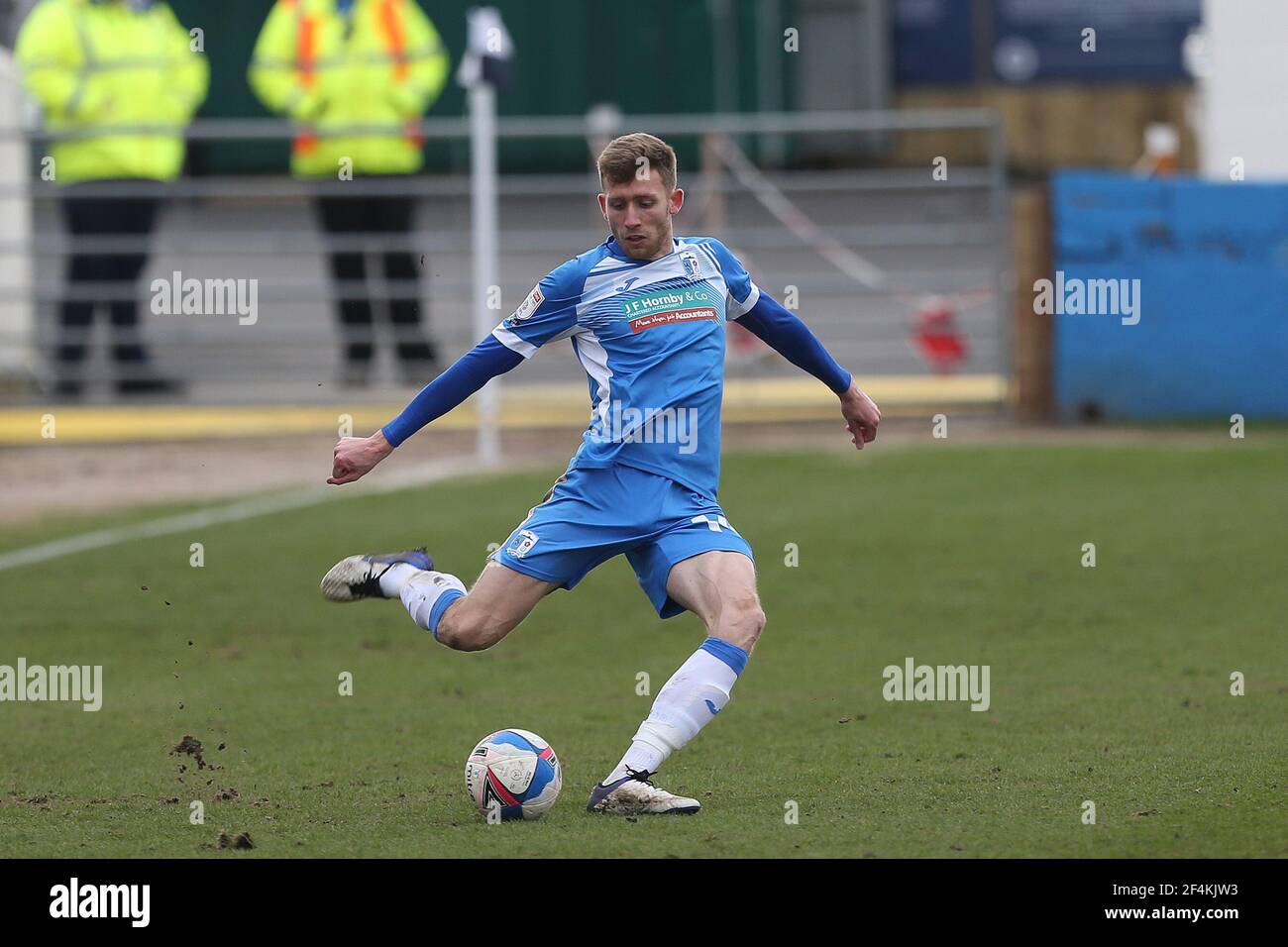 BARROW A FURNESS, REGNO UNITO. 20 MARZO: Tom Beadling di Barrow durante la partita Sky Bet League 2 tra Barrow e Crawley Town all'Holker Street, Barrow-in-Furness sabato 20 Marzo 2021. (Credit: Mark Fletcher | MI News) Credit: MI News & Sport /Alamy Live News Foto Stock