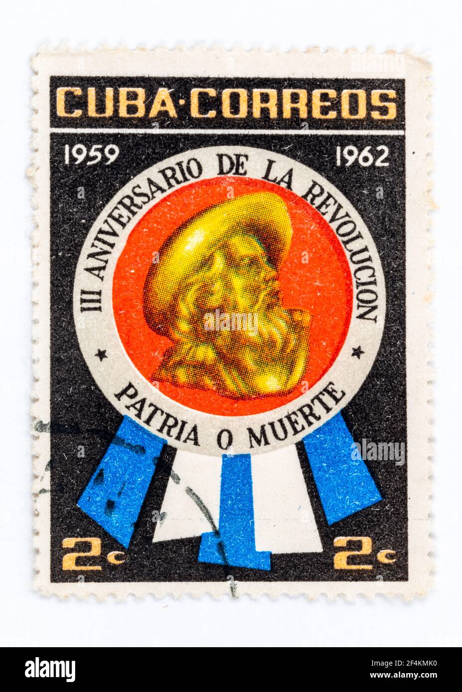 Vecchia serie di francobolli che celebrano il III anniversario della rivoluzione cubana. Il francobollo ha l'immagine di Camilo Cienfuegos. Foto Stock