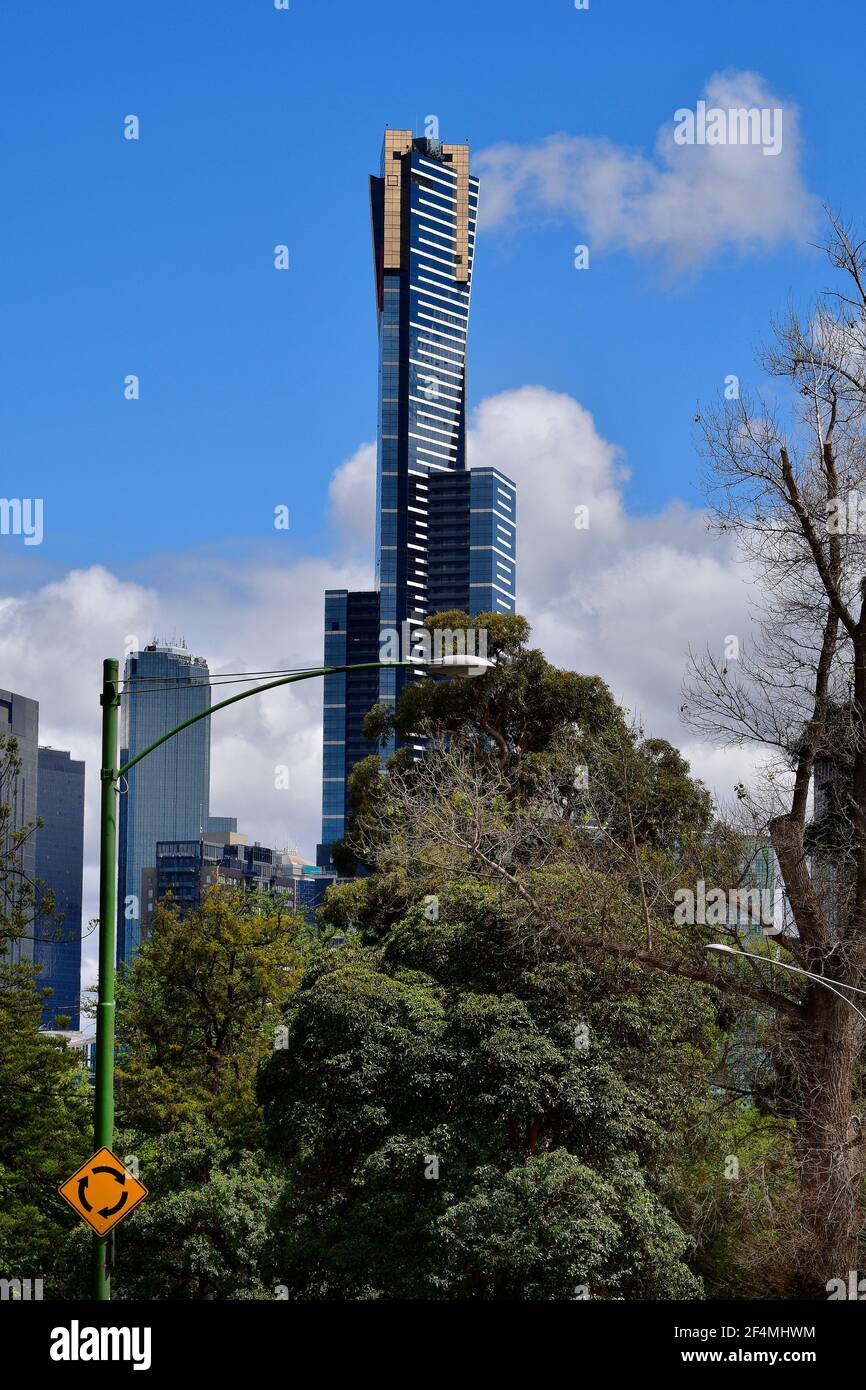 Melbourne, Victoria, Australia - 04 novembre 2017: Vista dal giardino Alexandra alla torre Eureka e altri edifici nel quartiere di Southbank Foto Stock