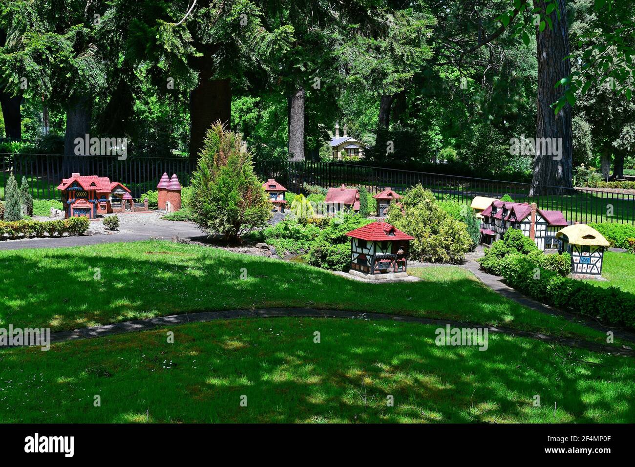 Melbourne, VIC, Australia - 05 novembre 2017: Modello Tudor Village un paese delle meraviglie della miniatur nei giardini di Fitzroy Foto Stock