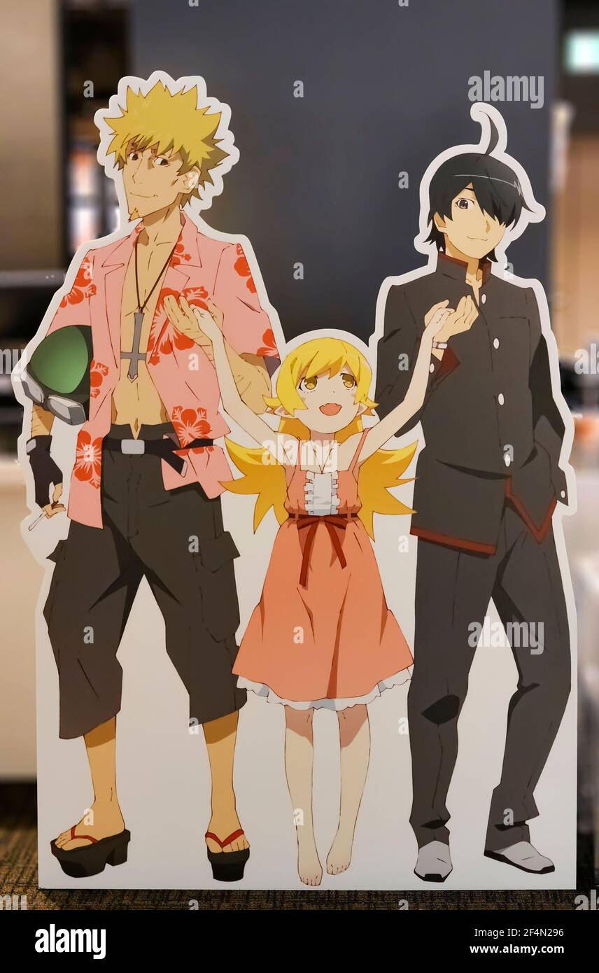 tokyo, giappone - Maggio 18 2018: Standee a grandezza naturale raffiguranti un'illustrazione di un anime giapponese di serie monogatari durante l'esposizione di Foto Stock