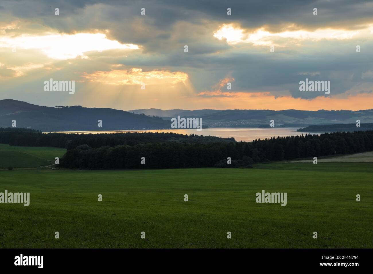 Paese all'alba in Polonia. È un posto tranquillo Foto Stock