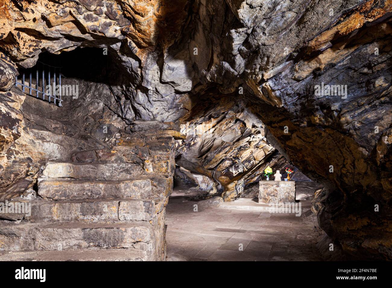 St Fillans Cave nel villaggio di pescatori di Pittenweem, nell'East Neuk di Fife, Scozia Regno Unito - Saint Fillan era un eremita/monaco del VII secolo. Foto Stock