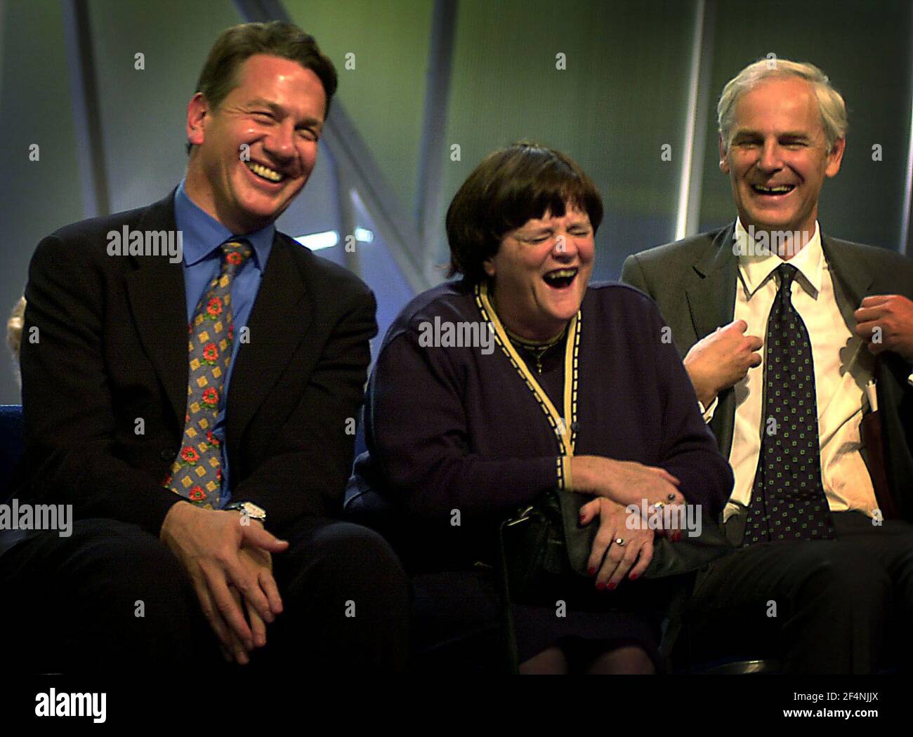 Michael Portillo , Ann WiddeCBe e David Heathcoat-Amory ridono a Jim Davison alla Conferenza del Partito conservatore 2000a Bournemouth Foto Stock