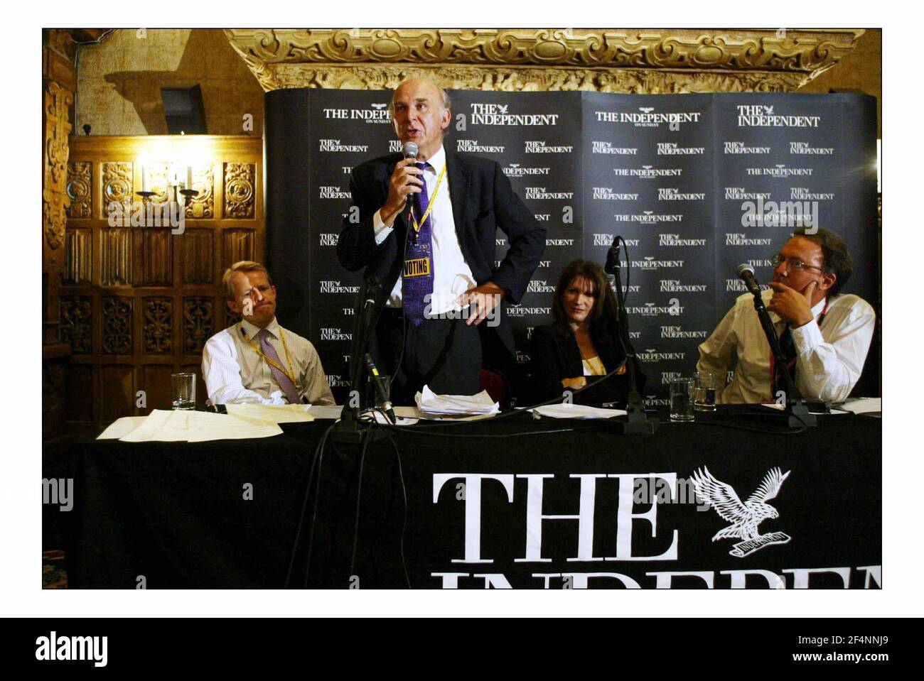 All'evento Independent fringe... David legge Simon Hughes, Lynne Featherstone e vince Cable presieduti da Steve Richards, alla conf liberal-democratica a Blackpool.pic David Sandison 19/9/2005 Foto Stock