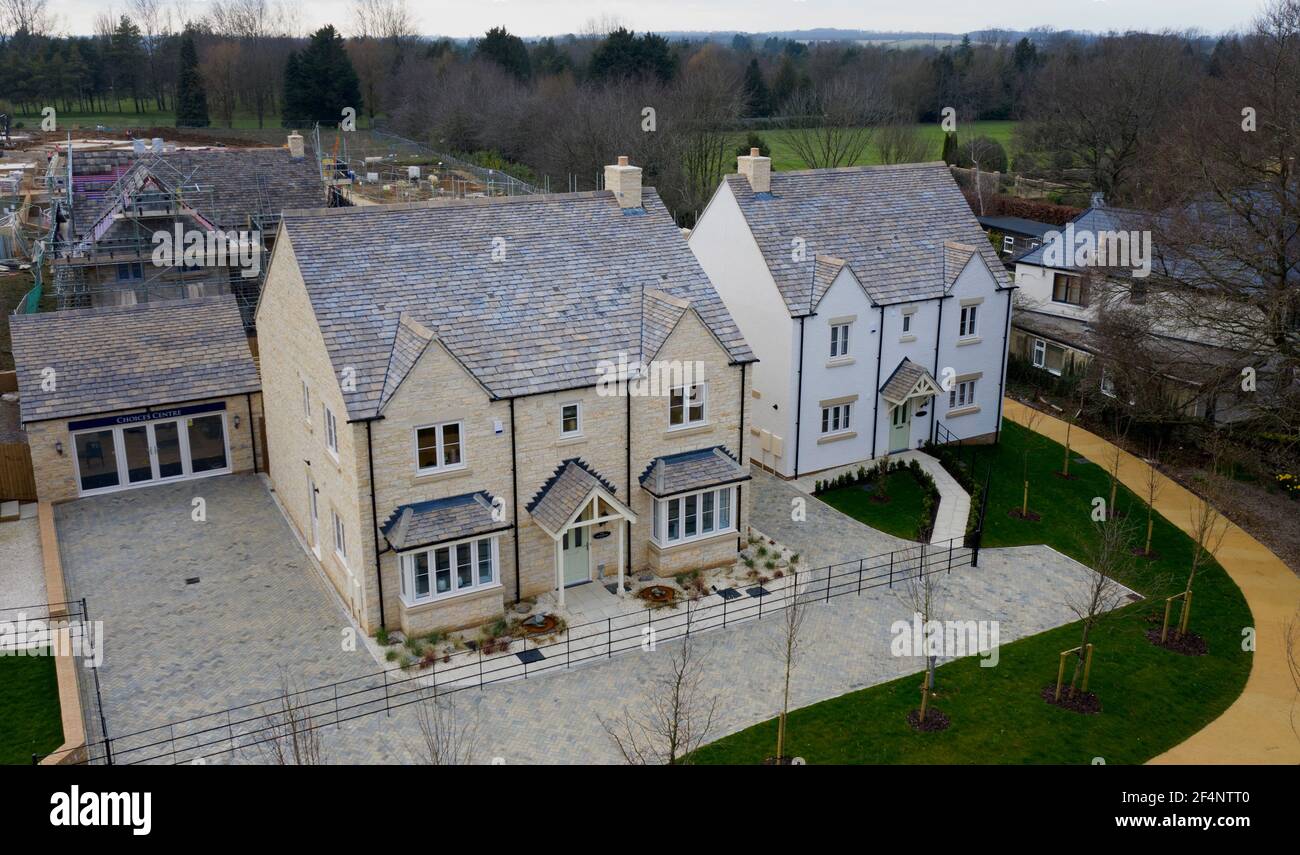 Cotswold Gate esclusivo complesso residenziale vicino a Burford Cotswolds Oxfordshire England Regno Unito Gran Bretagna Cotswold villaggio Foto Stock