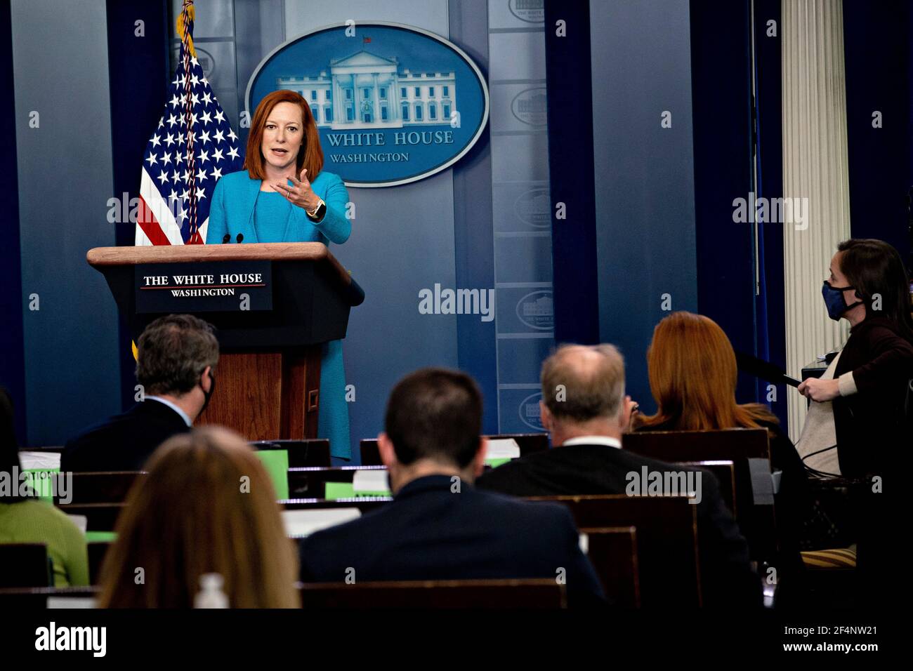 Jen Psaki, segretario stampa della Casa Bianca, interviene durante una conferenza stampa nella Sala Stampa Briefing di James S. Brady presso la Casa Bianca di Washington, DC, Stati Uniti, lunedì 22 marzo, 2021. Il team economico del presidente Joe Biden alla Casa Bianca è determinato a fare il bene sulla sua campagna di impegno ad aumentare le tasse sui ricchi, incoraggiato da dati di montaggio che mostrano come bene i ricchi d'America ha fatto finanziariamente durante la pandemia.Credit: Andrew Harrer/Pool via CNP /MediaPunch Foto Stock