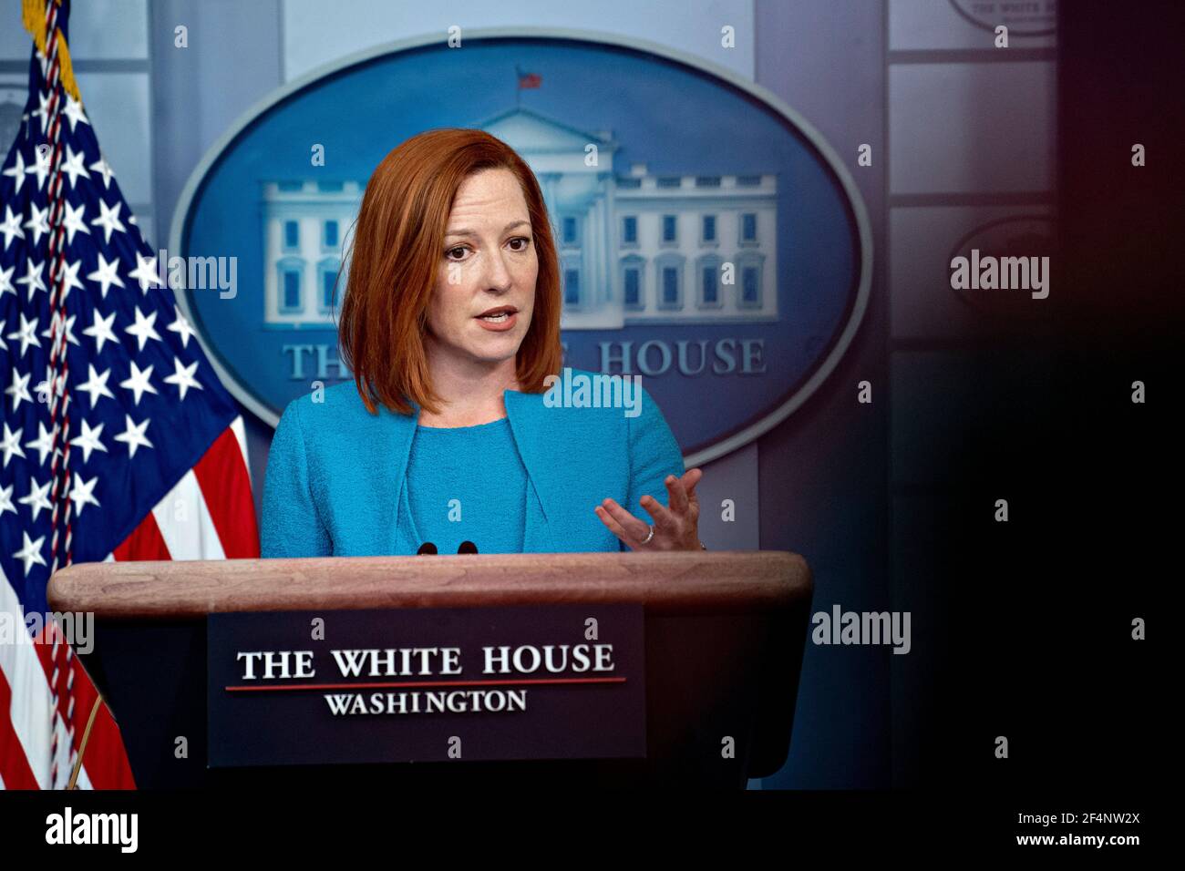 Jen Psaki, segretario stampa della Casa Bianca, interviene durante una conferenza stampa nella Sala Stampa Briefing di James S. Brady presso la Casa Bianca di Washington, DC, Stati Uniti, lunedì 22 marzo, 2021. Il team economico del presidente Joe Biden alla Casa Bianca è determinato a fare bene alla sua campagna elettorale per aumentare le tasse sui ricchi, incoraggiato dal montaggio di dati che mostrano come i ricchi d'America hanno fatto finanziariamente durante la pandemia. Credit: Andrew Harrer/Pool via CNP /MediaPunch Foto Stock