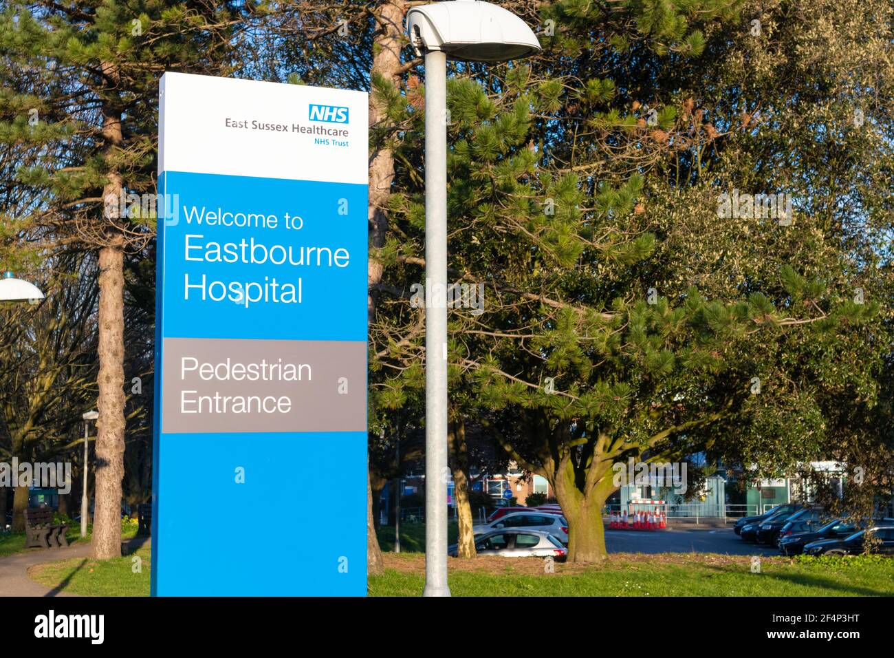Insegna dell'ospedale Eastbourne, ingresso pedonale, eastbourne, East sussex, uk Foto Stock