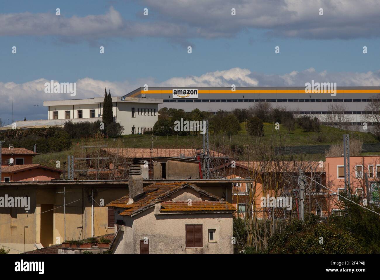 3/22/2021) Vista della fabbrica FCO1 di Amazon a Passo Corese, vicino a  Roma (Foto di Matteo Nardone/Pacific Press/Sipa USA Foto stock - Alamy