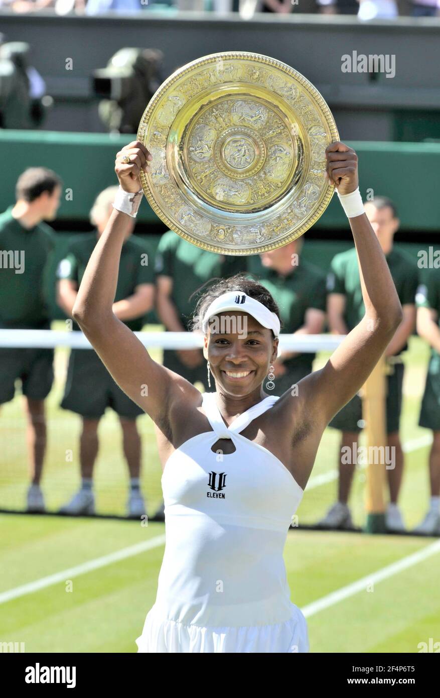 WIMBLEDON CAMPIONATI DI TENNIS 2008. 12° GIORNO 5/7/2008 FINALE FEMMINILE VENUS WILLIAMS V SERENA WILLIAMS. VENERE VINCE. IMMAGINE DAVID ASHDOWN Foto Stock