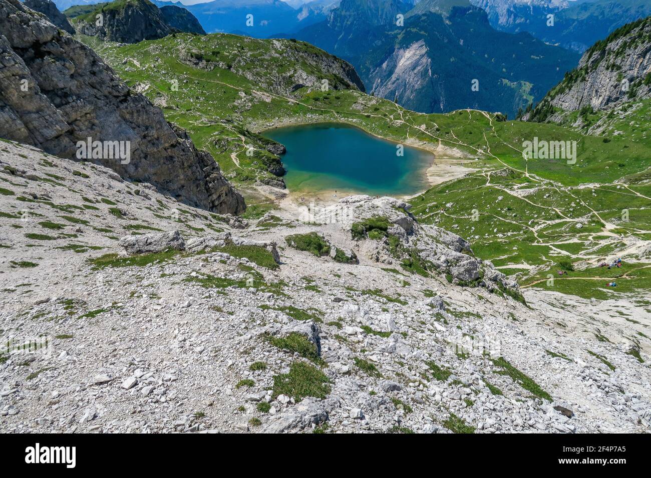 Piccolo lago glaciale, Dolomiti, Alpi Italiane Foto Stock
