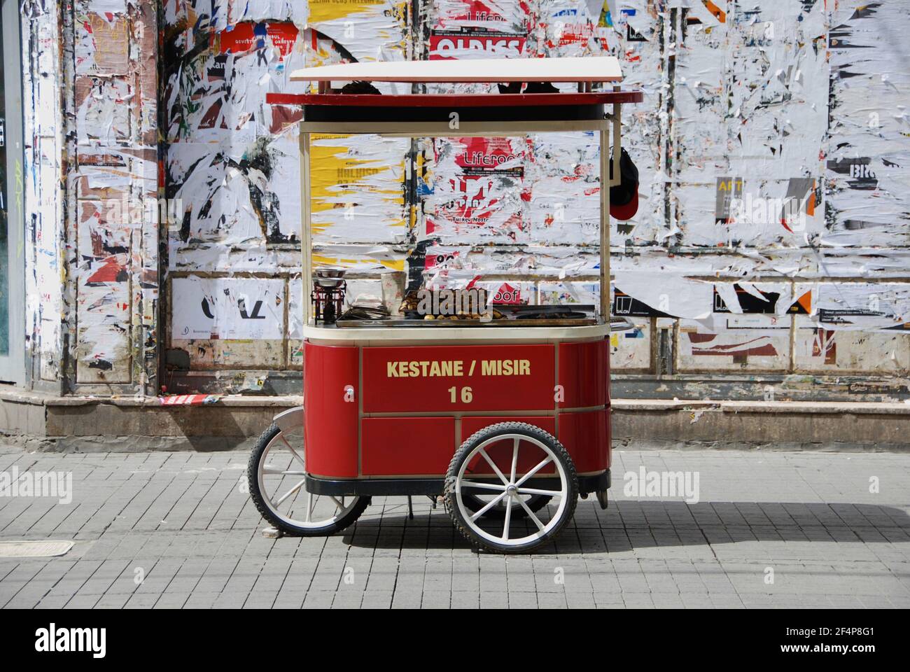 Chestnut Street distributore di cart a Istanbul Turchia Foto Stock