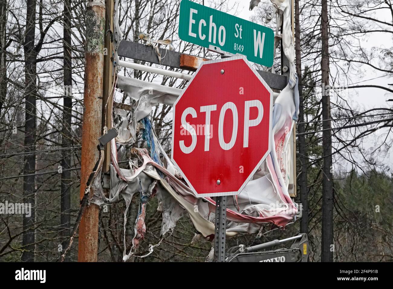 I resti incantati del piccolo villaggio di Blue River, Oregon, a seguito dell'incendio della foresta di Holiday Farm che ha spazzato giù la McKenzie River Valley Foto Stock