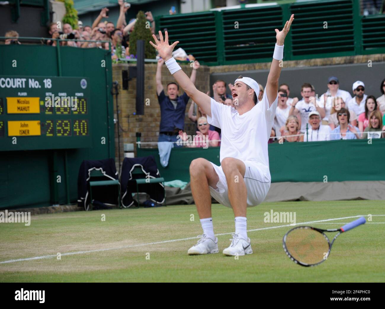 WIMBLEDON 2010. 4° giorno. 24/6/2010 NICOLAS MAHUT V JOHN ISNER, JOHN ISNER VINCE IL 70-68. IMMAGINE DAVID ASHDOWN Foto Stock