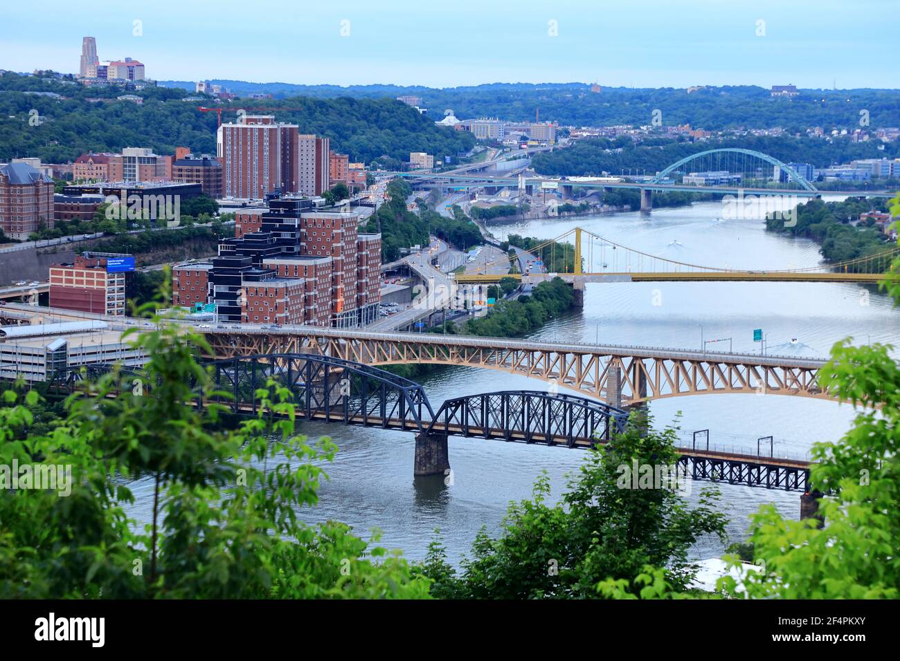 Vista dei ponti sul fiume Monongahela con il centro di Pittsburgh da Mount Washington.Pittsburgh.Pennsylvania.USA Foto Stock