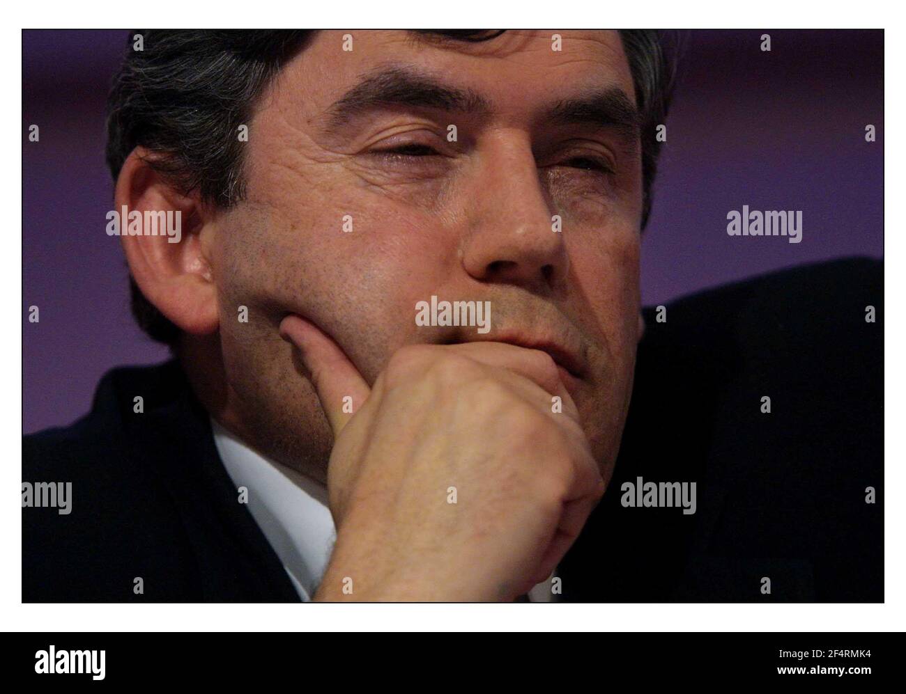 Steely eyed Gordon Brown a questa mattina premere conf. Foto Stock
