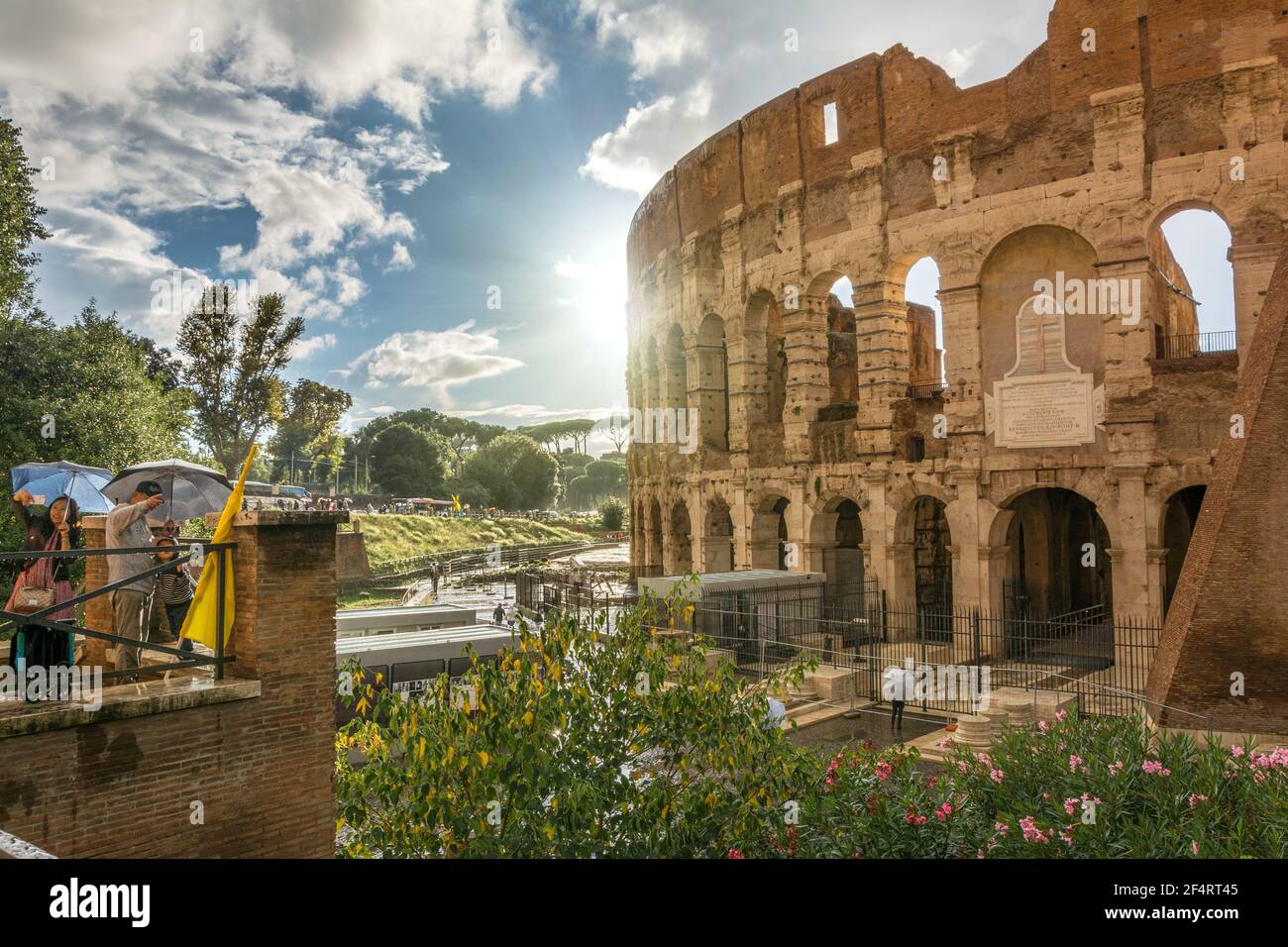 Roma, Italia - 06 ottobre 2018: Vista colorata del Colosseo dopo la pioggia, Roma. Foto Stock