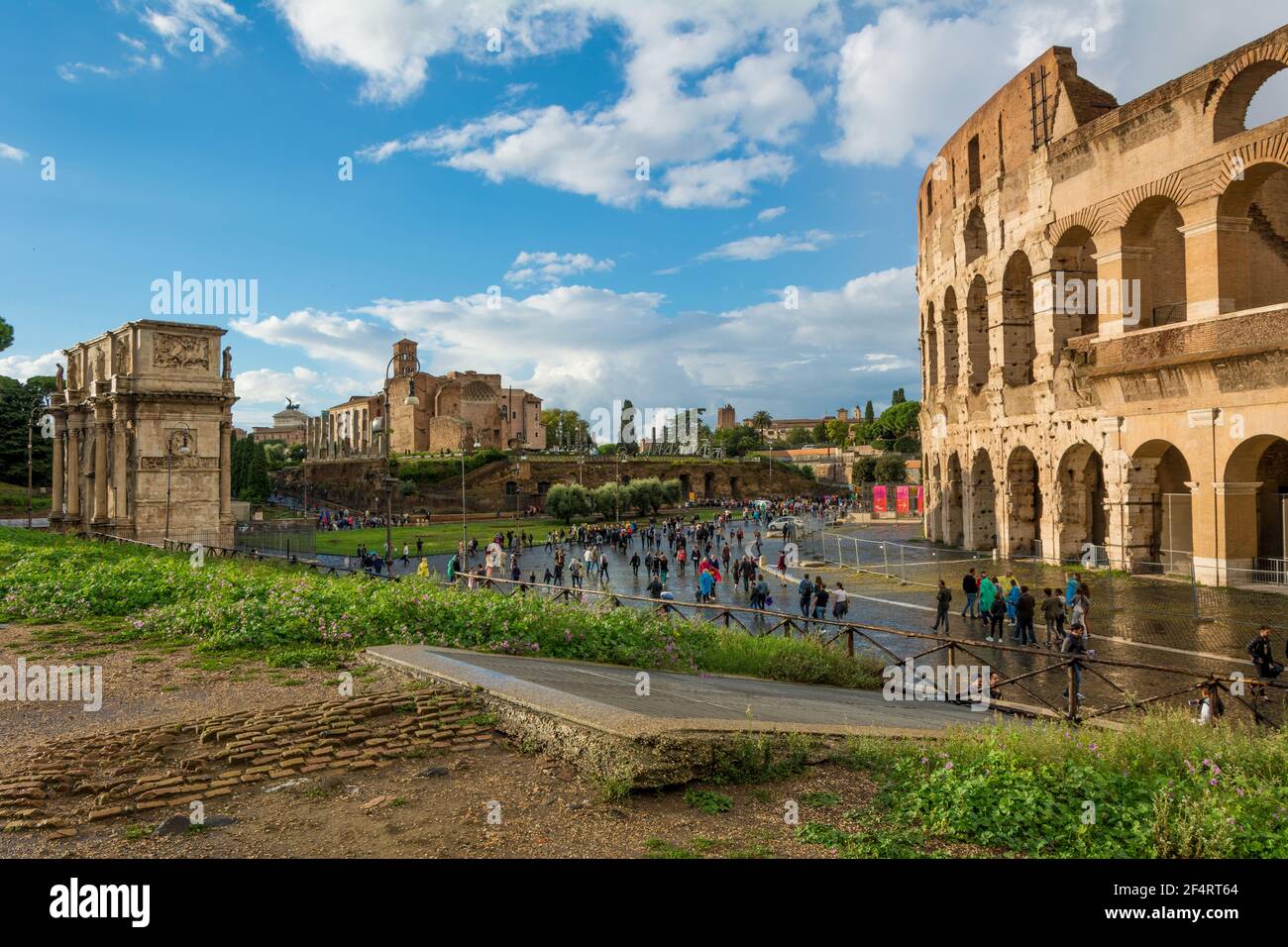 Roma, Italia - 06 ottobre 2018: Vista colorata del Colosseo dopo la pioggia, Roma. Foto Stock