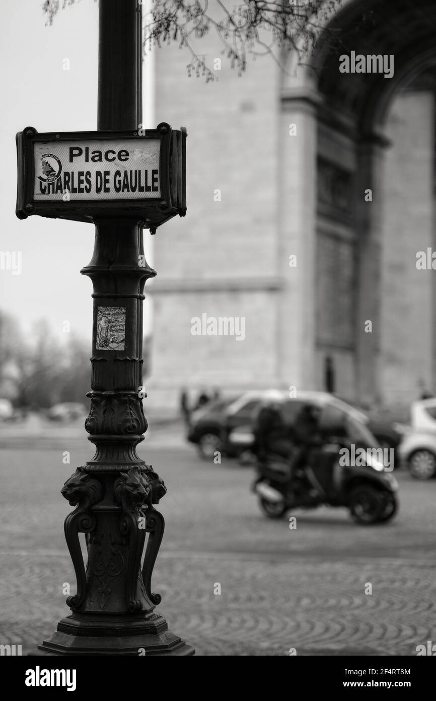 Parigi, Francia - 31 gennaio 2021 : un cartello stradale che indica Place Charles de Gaulle a Parigi, Francia Foto Stock