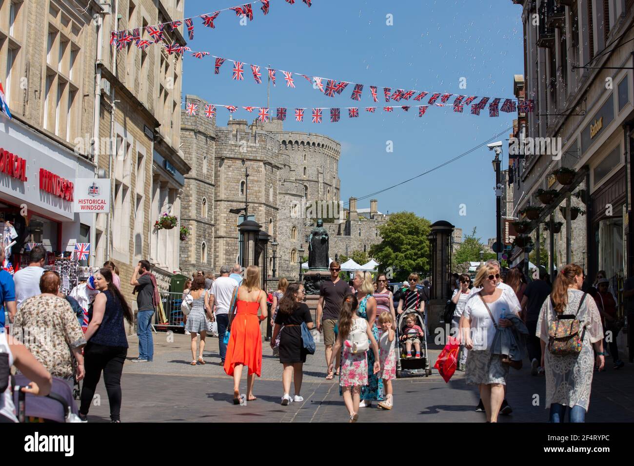 Windsor, storica città di mercato che ospita la famiglia reale nel Castello di Windsor, il Royal Borough di Windsor e Maidenhead nel Berkshire, Inghilterra, Regno Unito Foto Stock