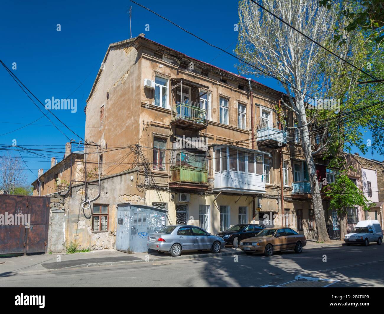 Odessa, Ucraina - Apr 29, 2019: Tipica casa di locazione pittoresca a Odessa, Ucraina Foto Stock