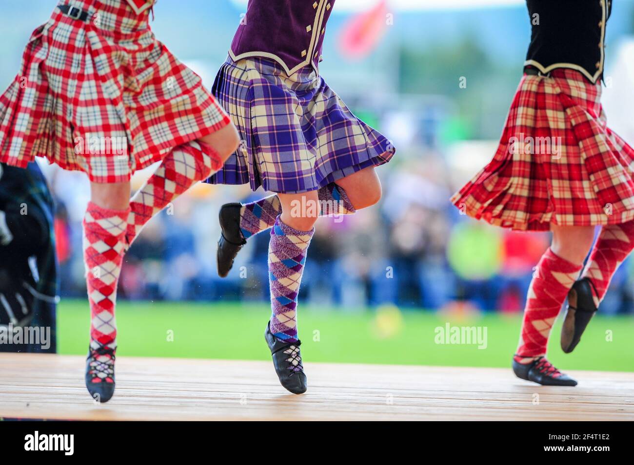 Highland ballerini eseguono a Ballater Giochi delle Highland, Monaltrie Park, Ballater, Royal Deeside, Aberdeenshire. Foto Stock