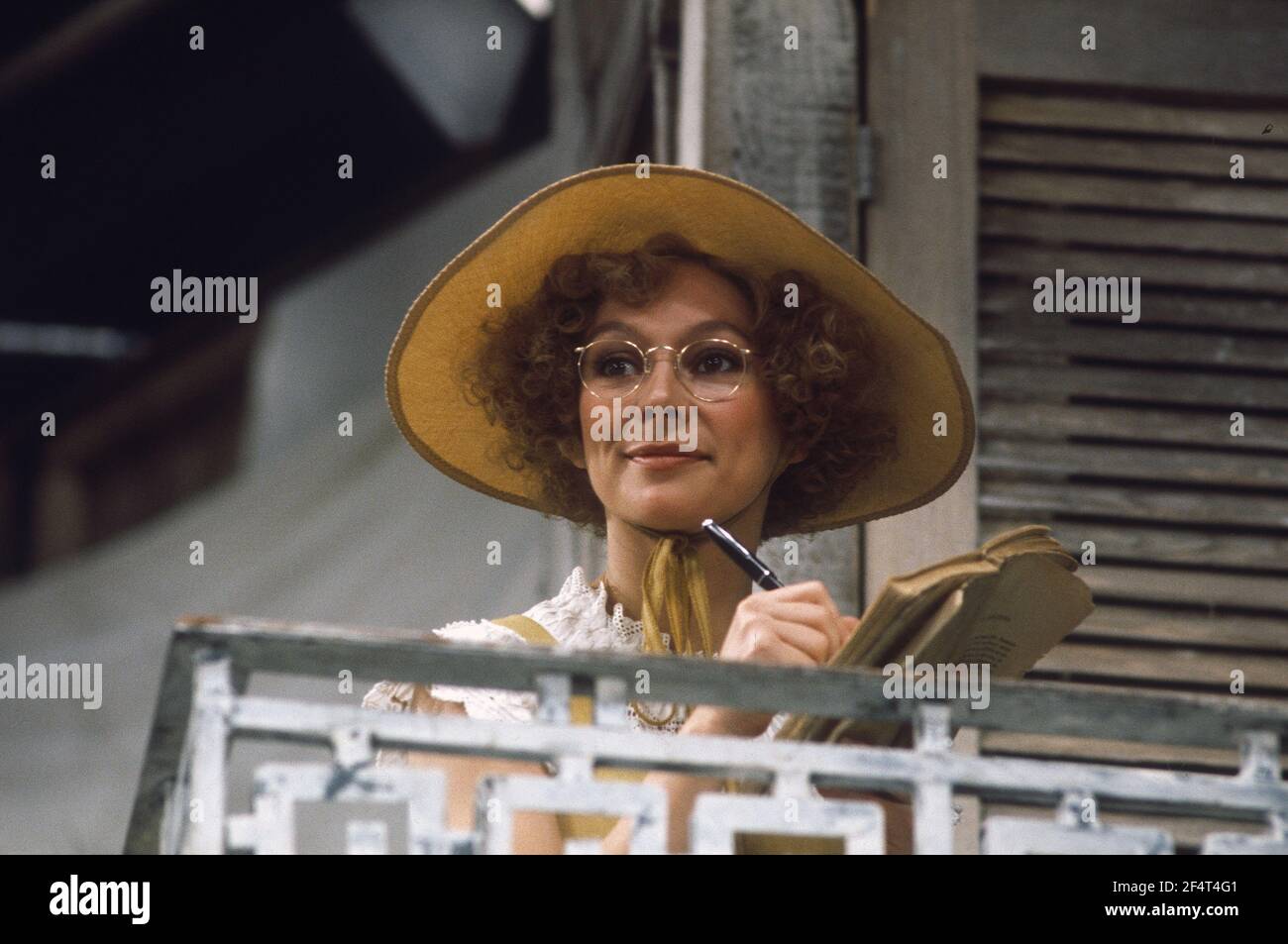 L'RSC ha lanciato in azione durante la produzione della RETE TELEVISIVA ATV dell'adattamento musicale per la televisione di Trevor Nunn, COMMEDIA DI ERRORI di William Shakespeare al Royal Shakespeare Theatre, Stratford Upon Avon. Cast incluso : Judi Dench, Francesca Annis, Michael Williams,- Mike Gwilym , Roger Reed, Nickolas Grace, Griffith Jones, Barbara Shelley, Robin Ellis. L'esibizione è stata trasmessa a livello nazionale il 18 aprile 1978 dal teatro. Foto Stock