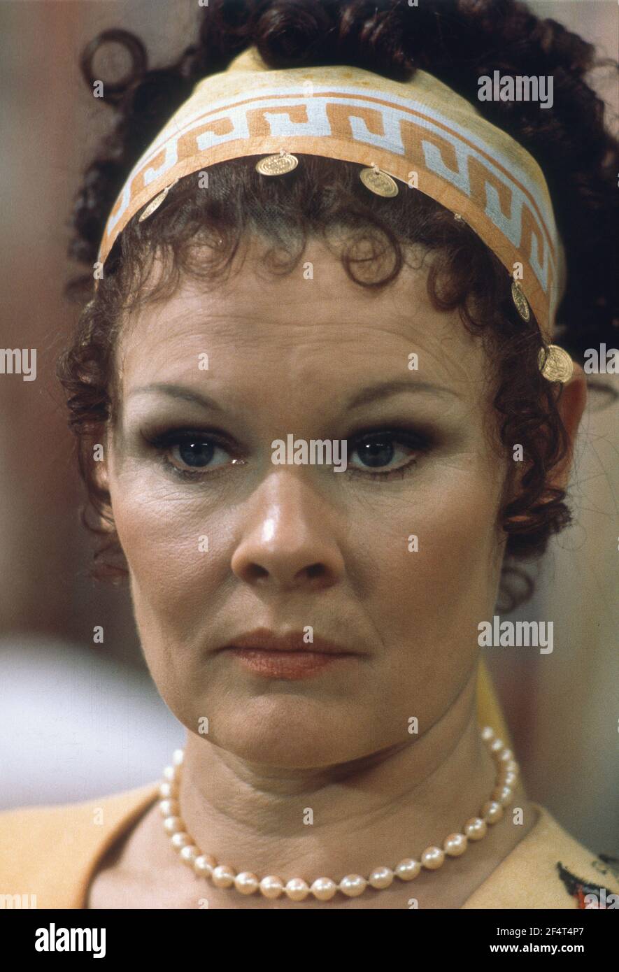L'RSC ha lanciato in azione durante la produzione della RETE TELEVISIVA ATV dell'adattamento musicale per la televisione di Trevor Nunn, COMMEDIA DI ERRORI di William Shakespeare al Royal Shakespeare Theatre, Stratford Upon Avon. Cast incluso : Judi Dench, Francesca Annis, Michael Williams,- Mike Gwilym , Roger Reed, Nickolas Grace, Griffith Jones, Barbara Shelley, Robin Ellis. L'esibizione è stata trasmessa a livello nazionale il 18 aprile 1978 dal teatro. Foto Stock