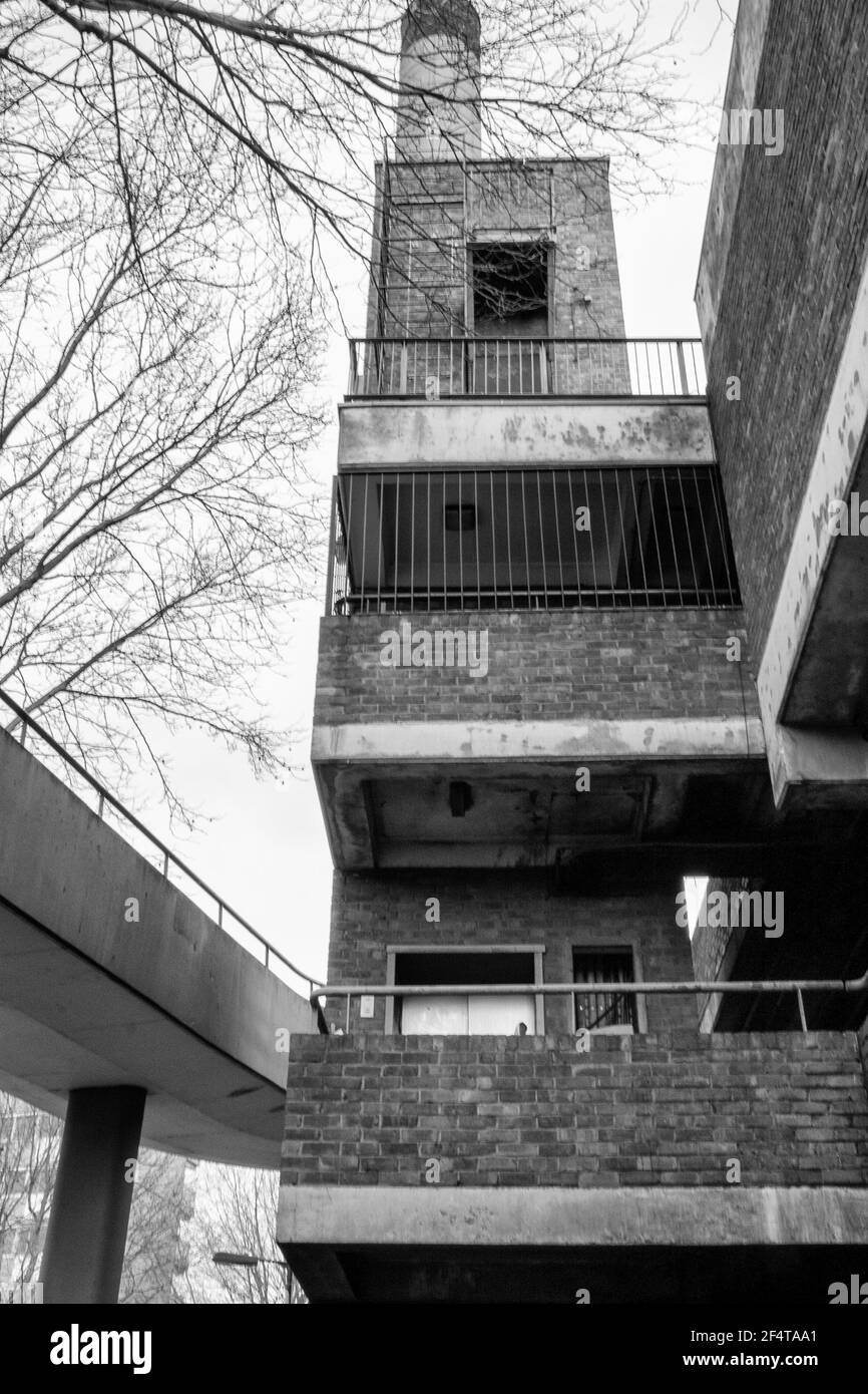 The Heygate Estate, Walworth, Londra del sud. La proprietà è stata demolita nel 2013. Le foto di questo set sono state scattate poco prima della demolizione nel 2013. Foto Stock