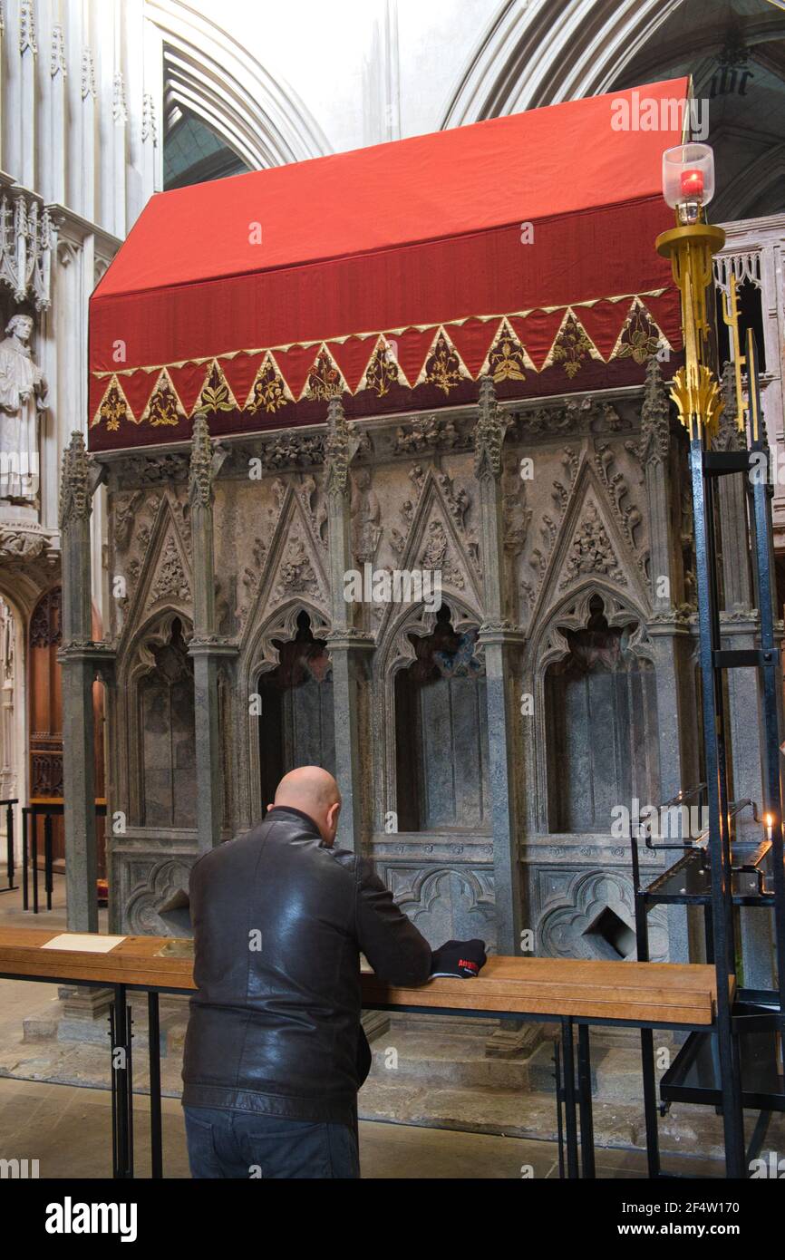 Il Santuario di San Albano, il primo martire della Gran Bretagna, nella Cattedrale di St Albans, Inghilterra. Foto Stock