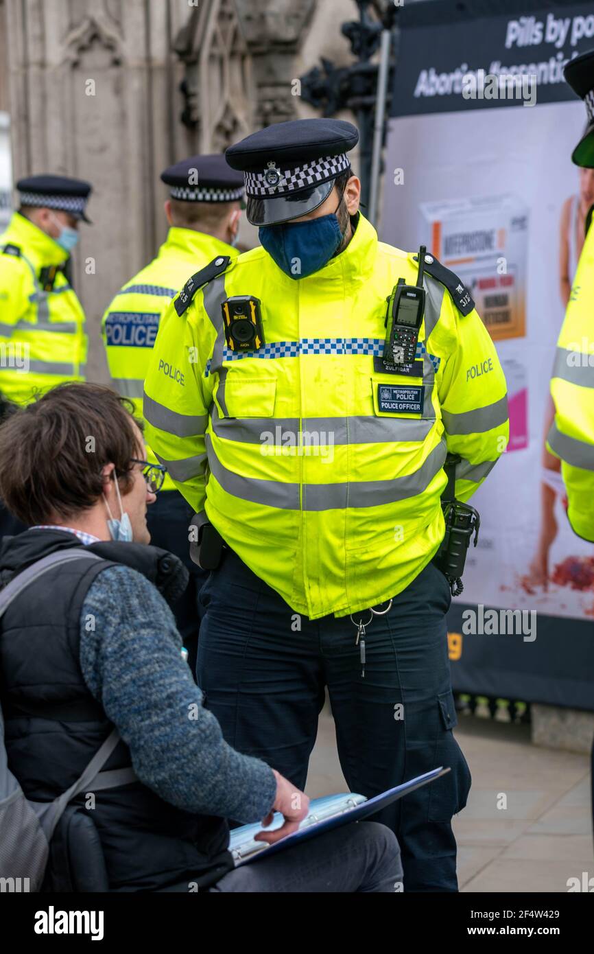 Londra, Regno Unito. 23 marzo 2021. Una protesta contro l'aborto al di fuori della Camera dei Comuni Londra UK Credit: Ian Davidson/Alamy Live News Foto Stock Londra, Regno Unito. 23 marzo 2021. Una protesta contro l'aborto al di fuori della Camera dei Comuni Londra UK Credit: Ian Davidson/Alamy Live News Foto Stock