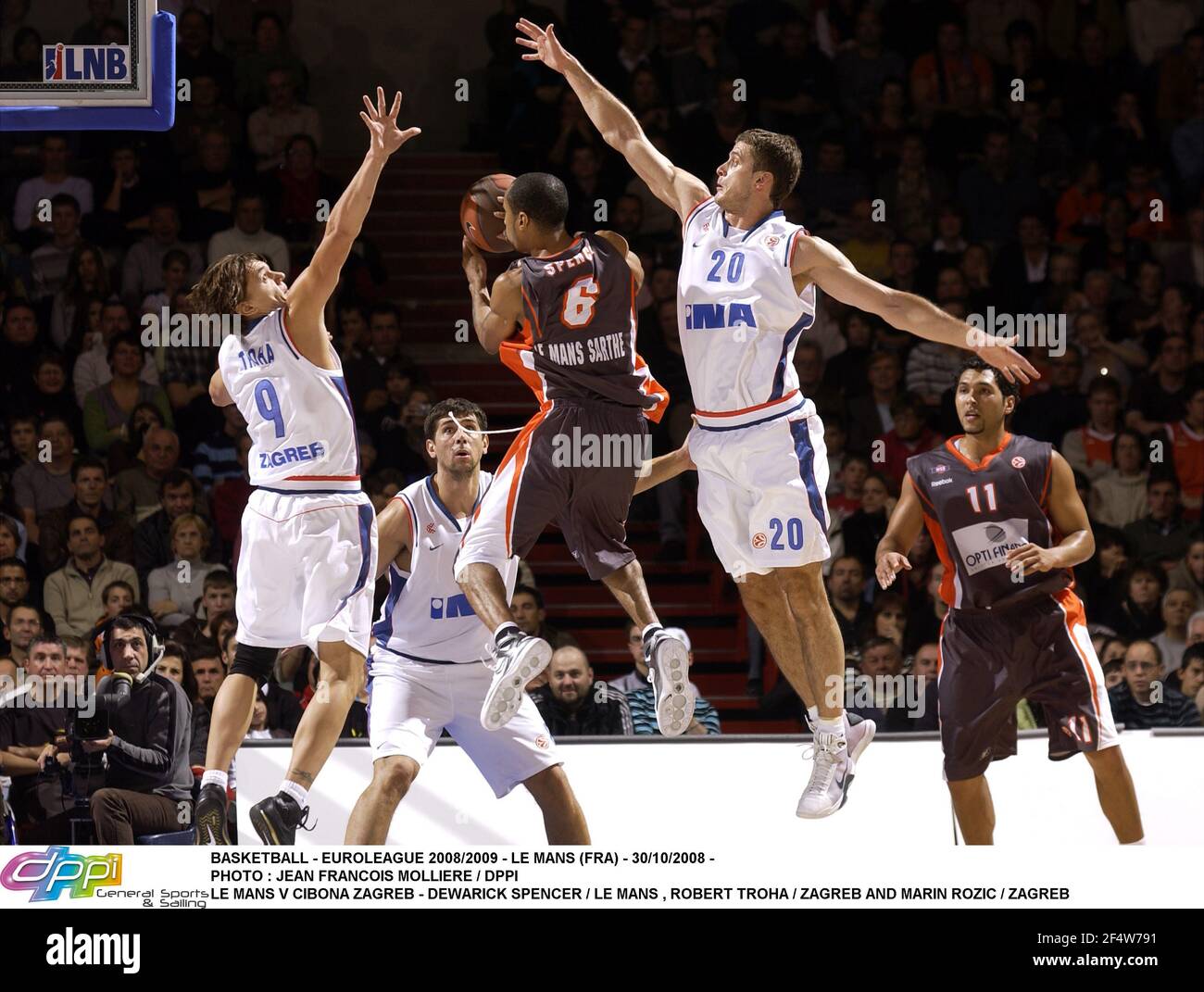 BASKETBALL - EUROLEGA 2008/2009 - LE MANS (FRA) - 30/10/2008 - PHOTO : JEAN FRANCOIS MOLLIERE / DPPI LE MANS V CIBONA ZAGABRIA - DEWARICK SPENCER / LE MANS , ROBERT TROHA / ZAGABRIA E MARIN ROZIC / ZAGABRIA Foto Stock