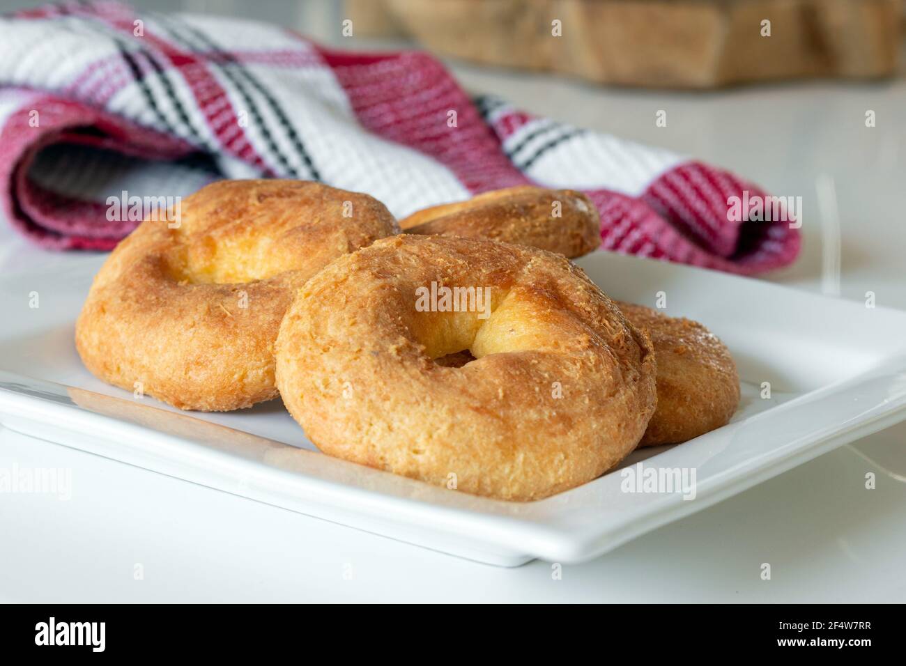bagel di formaggio chetogenico fatti in casa con farina di mandorle Foto Stock