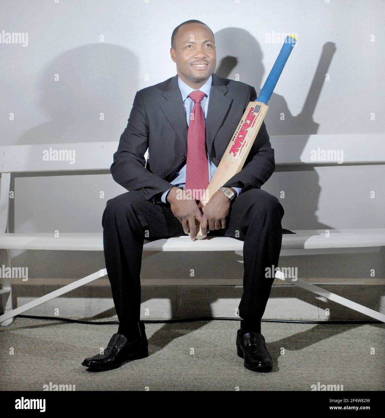 BRIAN LARA NEL MUSEO DEI SIGNORI, DOVE SI TROVA UNA MOSTRA DELLA SUA VITA CRICKETING. BRIAN LARA CON IL BAT HA TOTALIZZATO 400 CON AD ANTIGUA NEL 2004 PER SOSTENERE LE PROVE DA RECORD DEL MONDO. 14/5/07 FOTO DAVID ASHDOWN Foto Stock