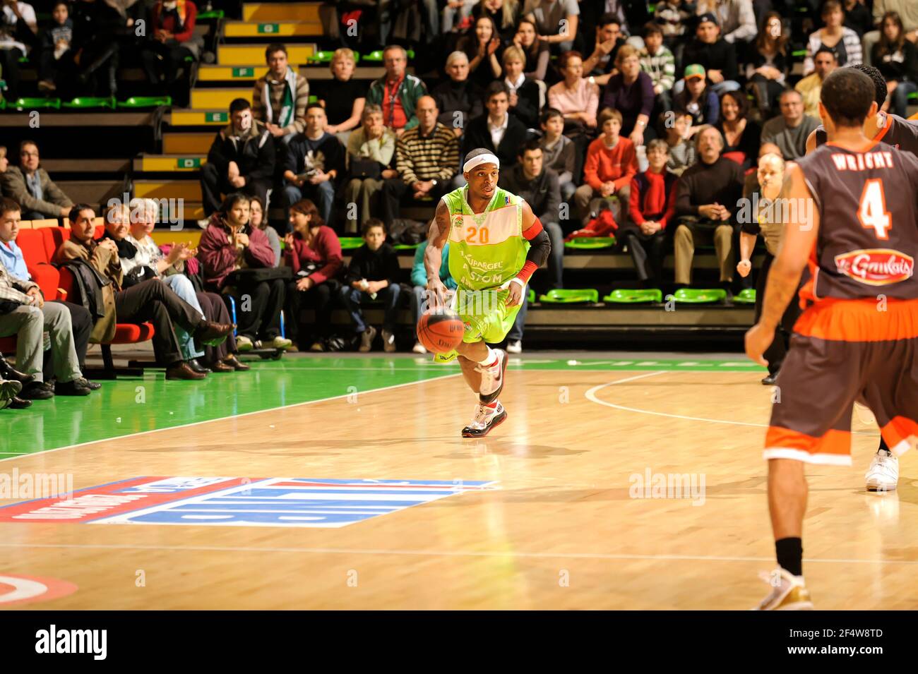 EVENEMENT: Basketball Championnat de France pro a Lyon Villeurbanne Journée 09 DATE 21 11 2009 LIEU Villeurbanne EQUIPE Lyon villeurbanne JOUEUR dixon bobbyPHOTO : JEAN-FRANCOIS MOLLIERE / DPPI Foto Stock