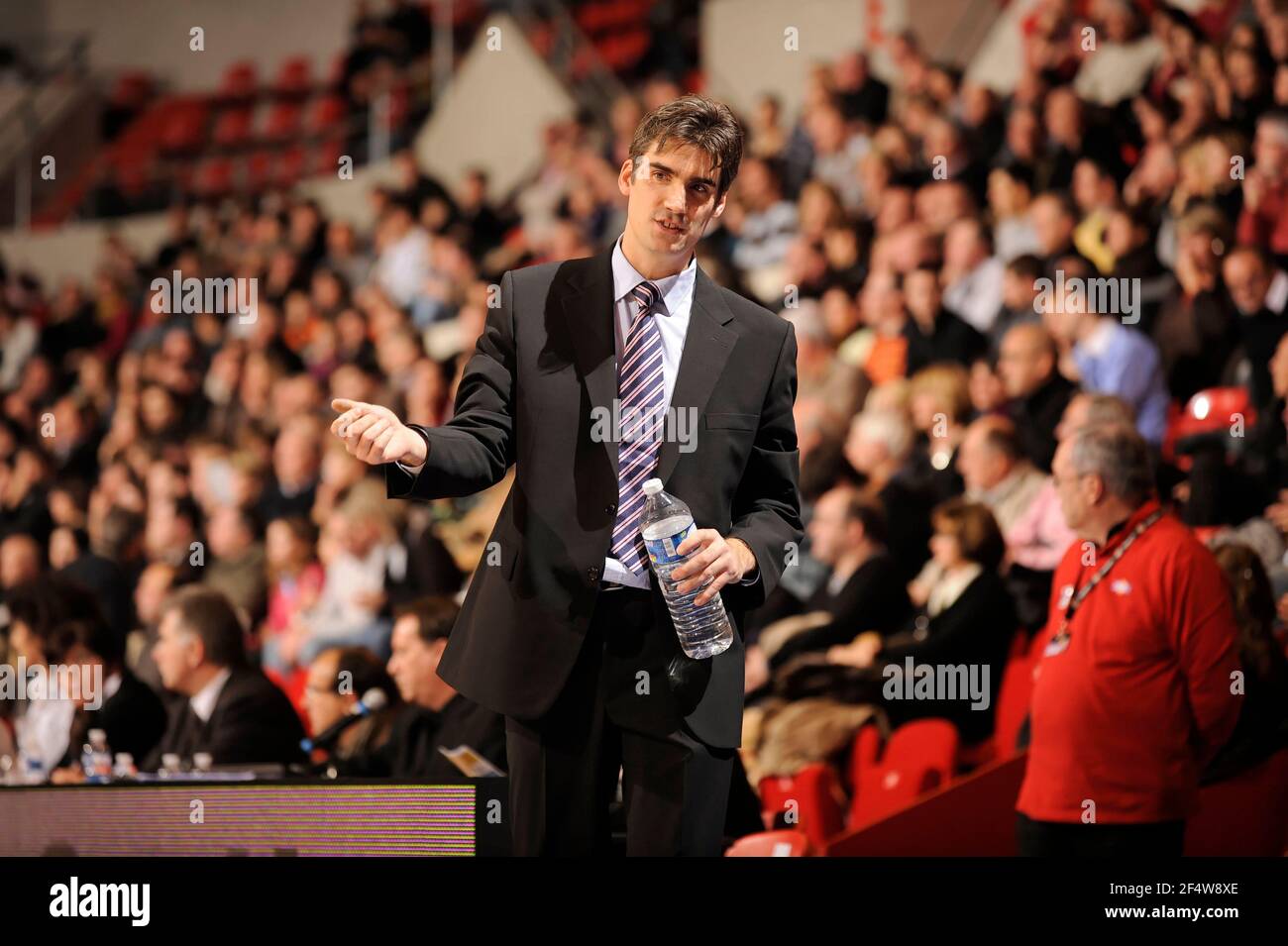 BASKETBALL - CAMPIONATO FRANCESE PRO A 2009/2010 - LE MANS (FRA) - 19/12/2009 - PHOTO : JEAN FRANCOIS MOLLIERE / DPPILE MANS V HYERES-TOULON - JOHN DAVID JACKSON / COACH LE MANS Foto Stock