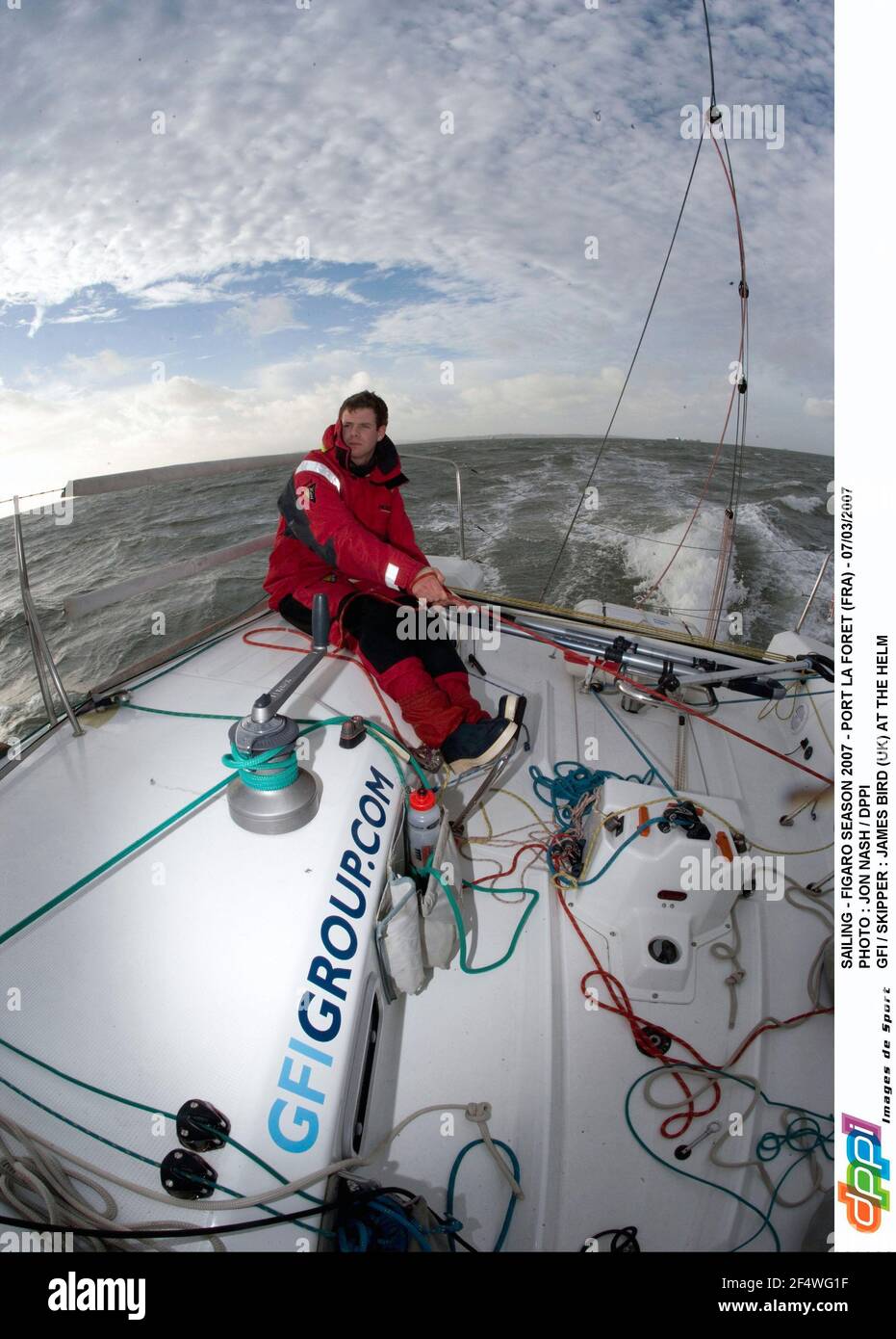 VELA - FIGARO STAGIONE 2007 - PORTO LA FORET (FRA) - 07/03/2007 FOTO : JON NASH / DPPI GFI / SKIPPER : JAMES BIRD (UK) AL TIMONE Foto Stock