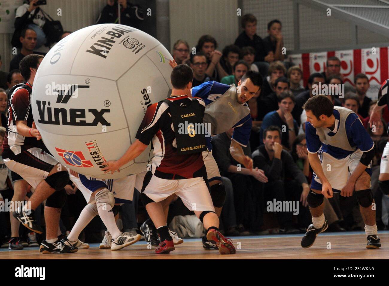 PALLA DI ZUCCA - COPPA DEL MONDO 2011 - NANTES (FRA) - 30/11/2011 - FOTO : JEAN-MARC MOUCHET / DPPI - UOMINI - FINALE - CANADA - GIAPPONE - FRANCIA Foto Stock