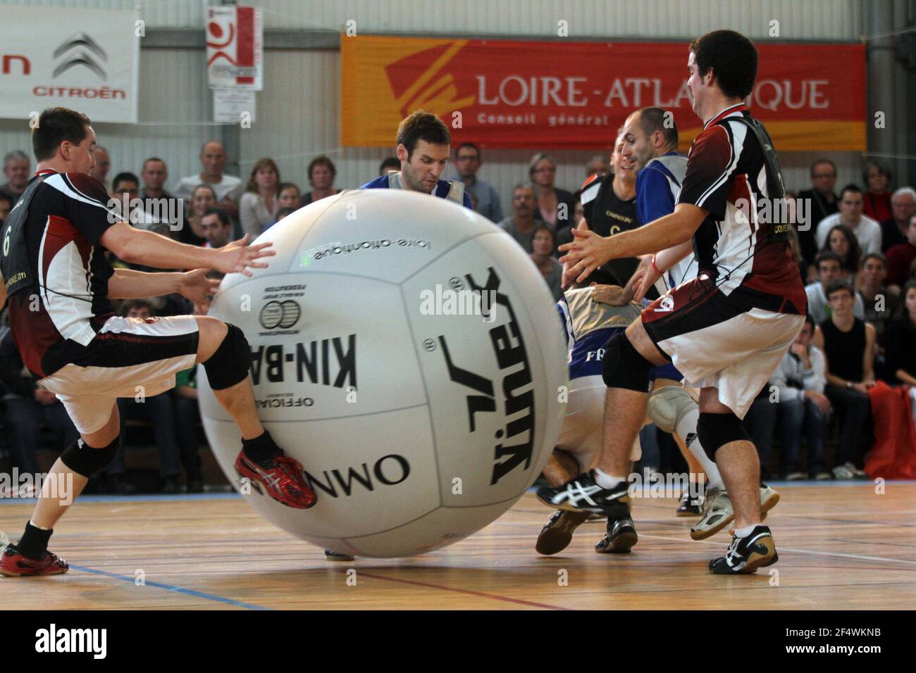 PALLA DI ZUCCA - COPPA DEL MONDO 2011 - NANTES (FRA) - 30/11/2011 - FOTO : JEAN-MARC MOUCHET / DPPI - UOMINI - FINALE - CANADA - GIAPPONE - FRANCIA Foto Stock