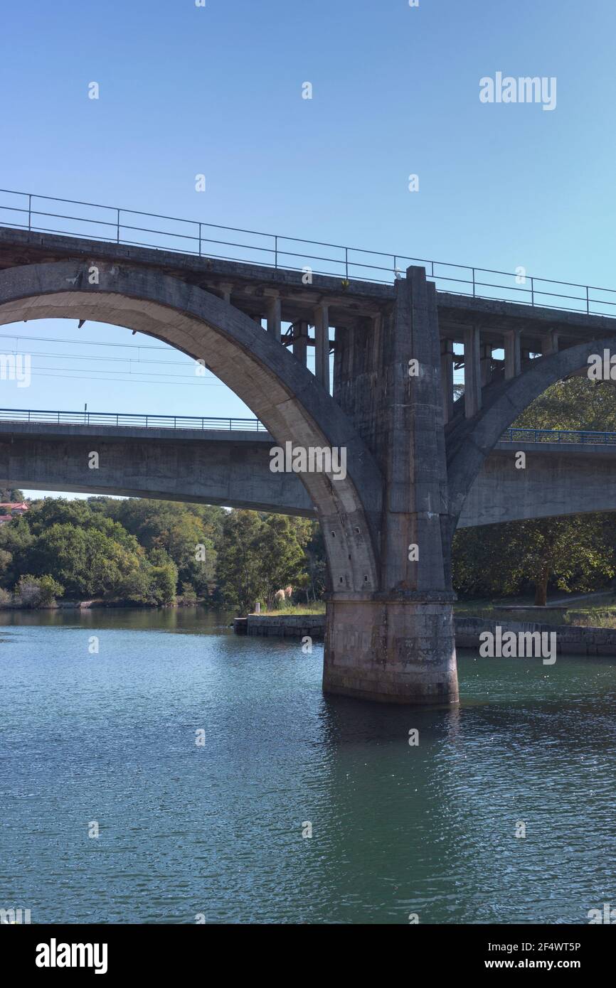 fiume nella città di pontevedra in galizia, spagna Foto Stock