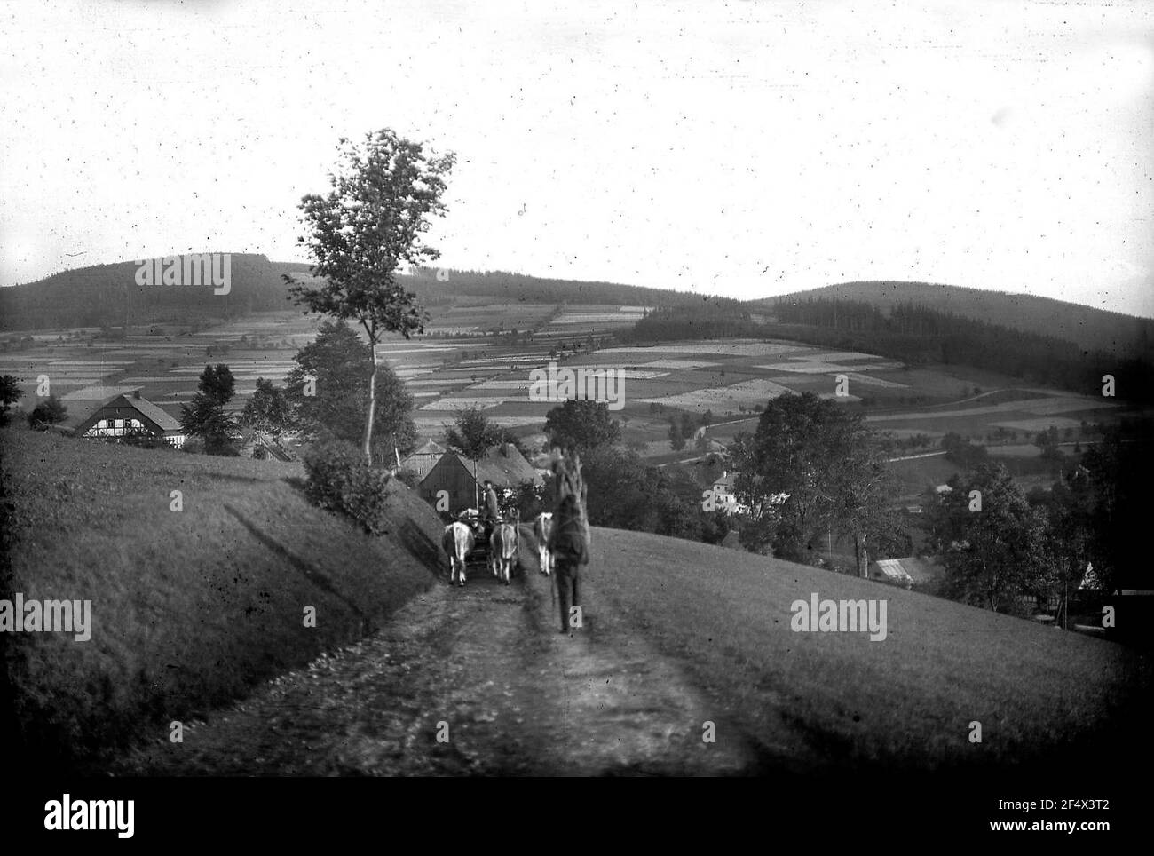 In alto dietro la montagna con posizione e lucido Foto Stock