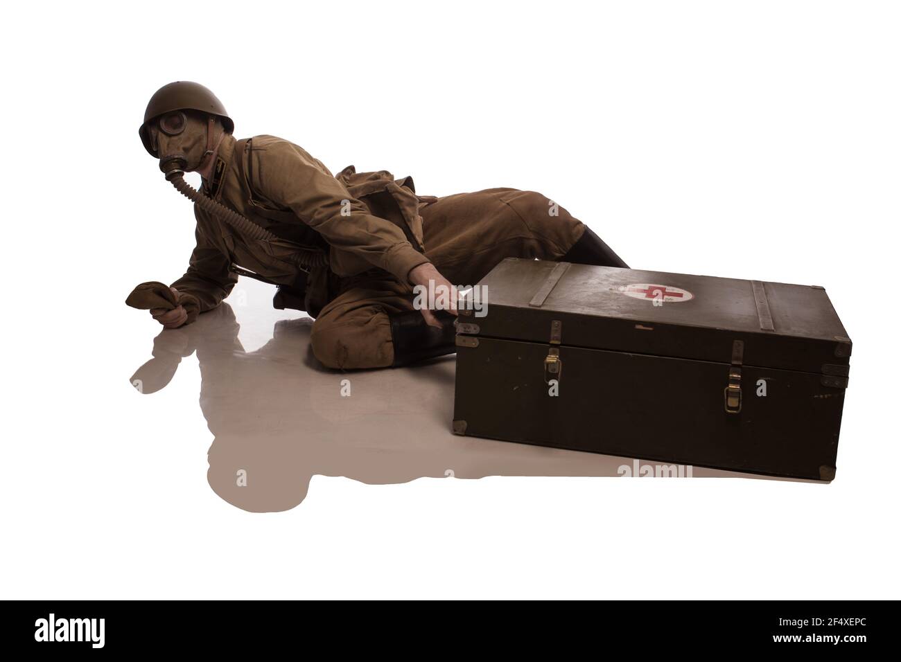 Uomo attore in uniforme militare di un soldato dell'Esercito Rosso dei tempi seconda Guerra Mondiale foto fatta nello stile di 'basso tasto' Foto Stock