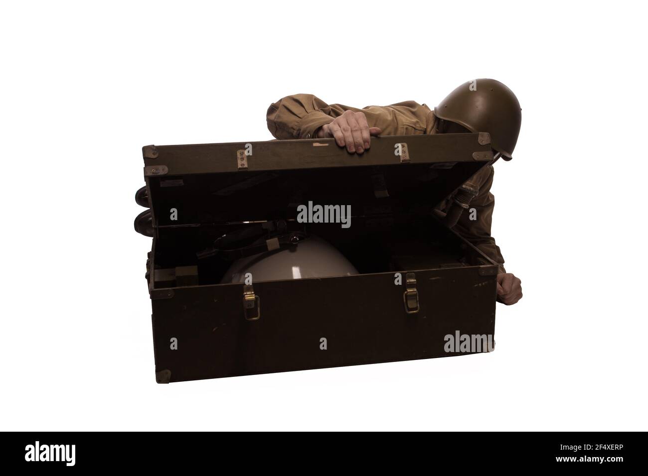 Uomo attore in uniforme militare di un soldato dell'Esercito Rosso dei tempi seconda Guerra Mondiale foto fatta nello stile di 'basso tasto' Foto Stock