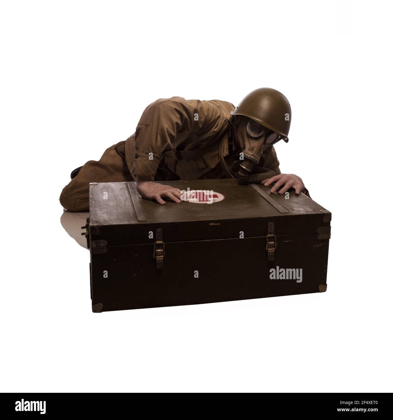 Uomo attore in uniforme militare di un soldato dell'Esercito Rosso dei tempi seconda Guerra Mondiale foto fatta nello stile di 'basso tasto' Foto Stock