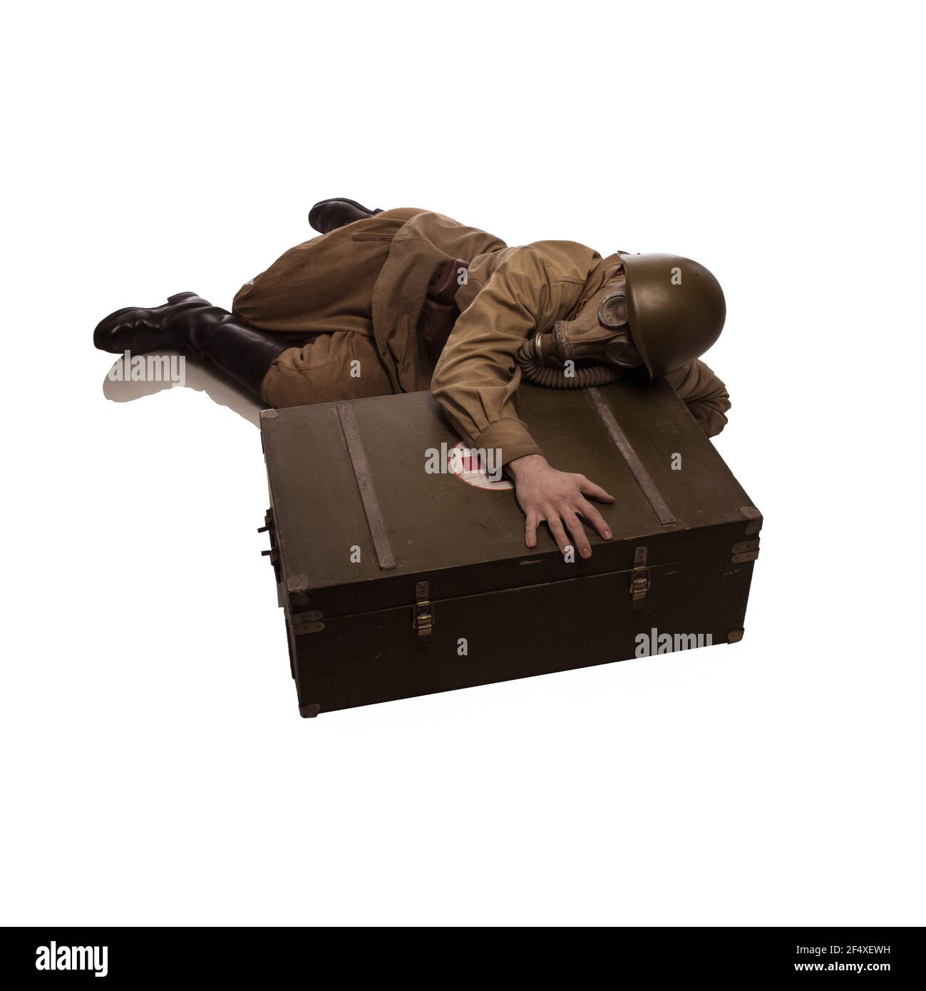 Uomo attore in uniforme militare di un soldato dell'Esercito Rosso dei tempi seconda Guerra Mondiale foto fatta nello stile di 'basso tasto' Foto Stock