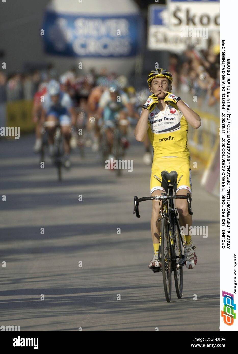 CICLISMO - UCI PRO TOUR - TIRRENO ADRIATICO 2007 - 17/03/2007 - PHOTO: OLIVIER GAUTHIER /DPPI STAGE 4 - PIEVEBOVIGLIANA - OFFAGNA - RICCARDO RICCO (ITA) / SAUNIER DUVAL PRODIR Foto Stock